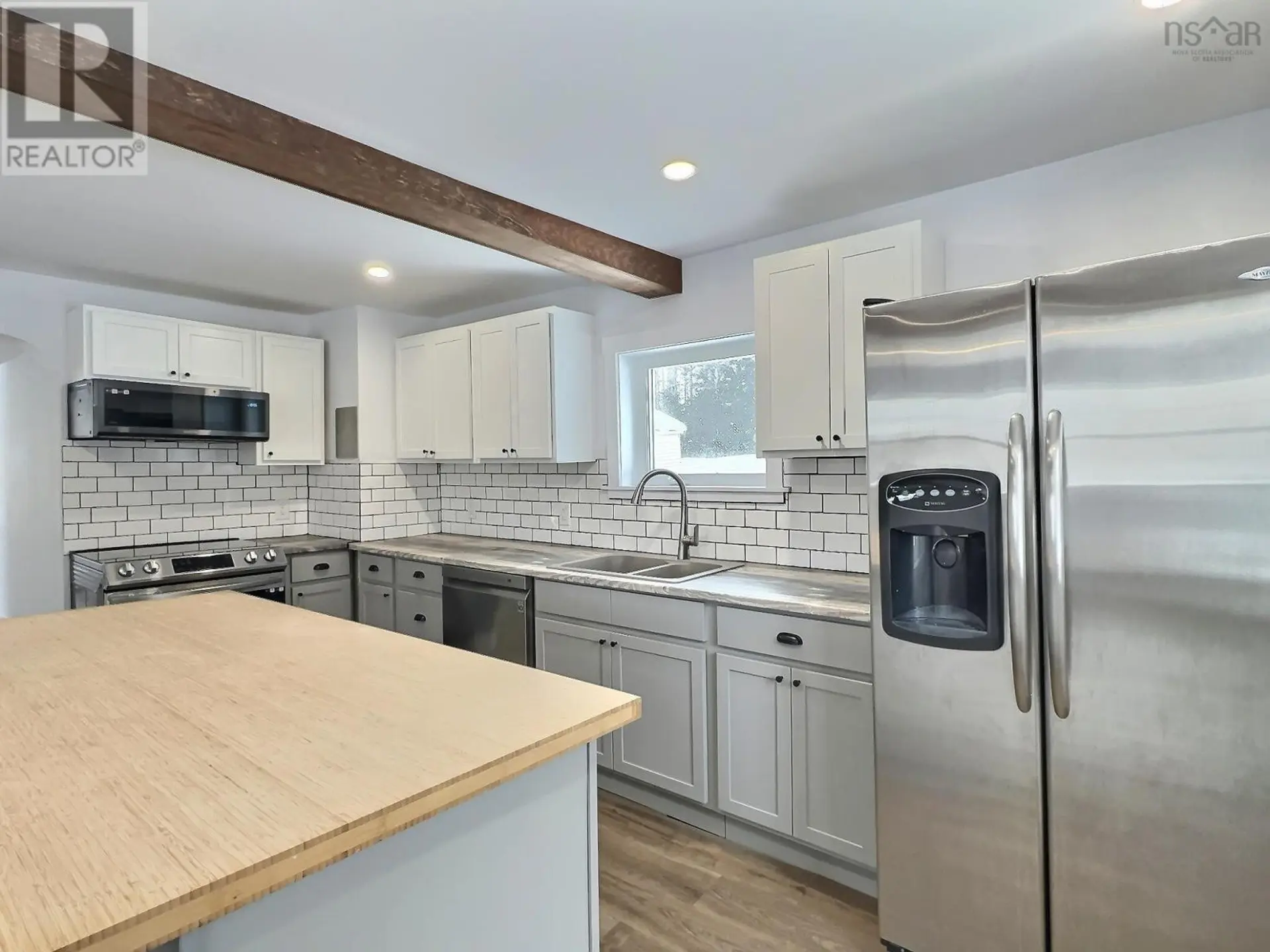 585 Plains Road - Image 4