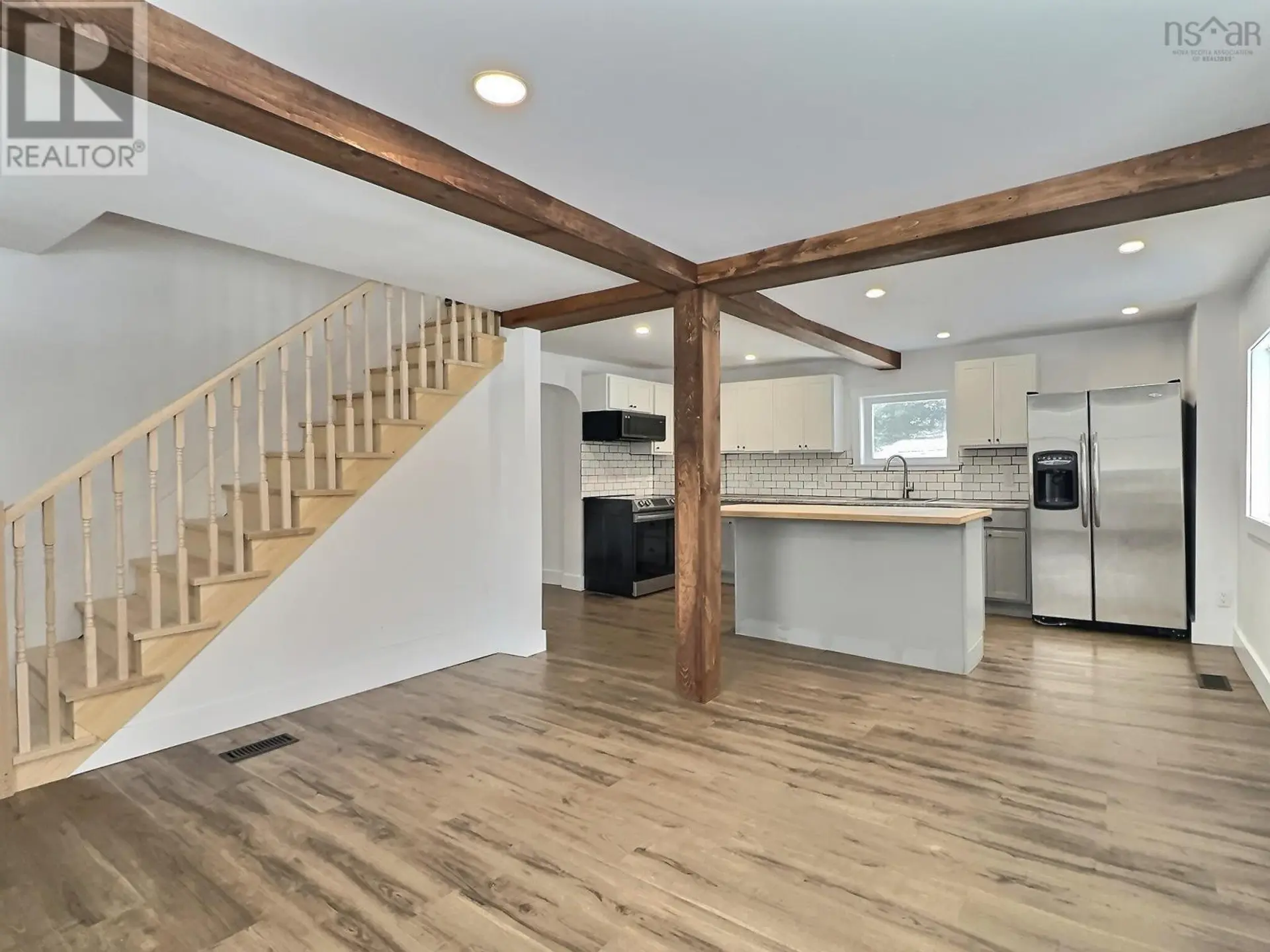585 Plains Road - Image 8