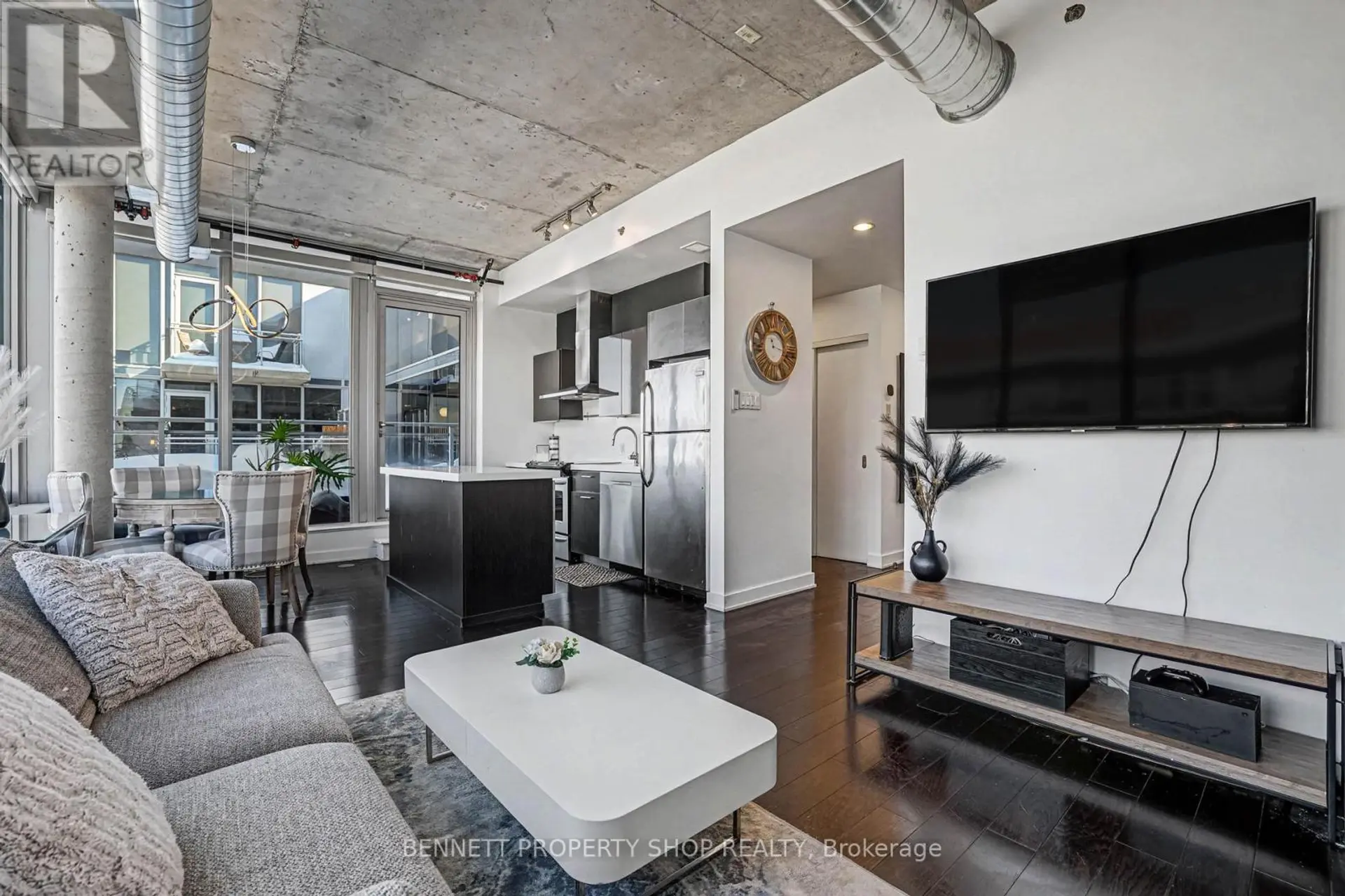 #811 360 MCLEOD STREET - Image 3