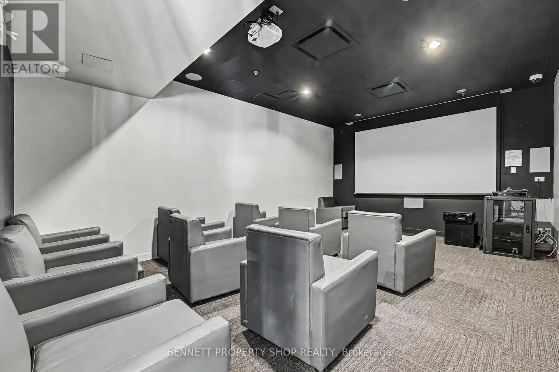 #811 360 MCLEOD STREET - Image 11