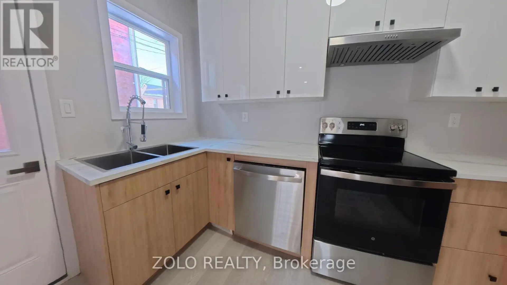 498 CHARLOTTE STREET - Image 3