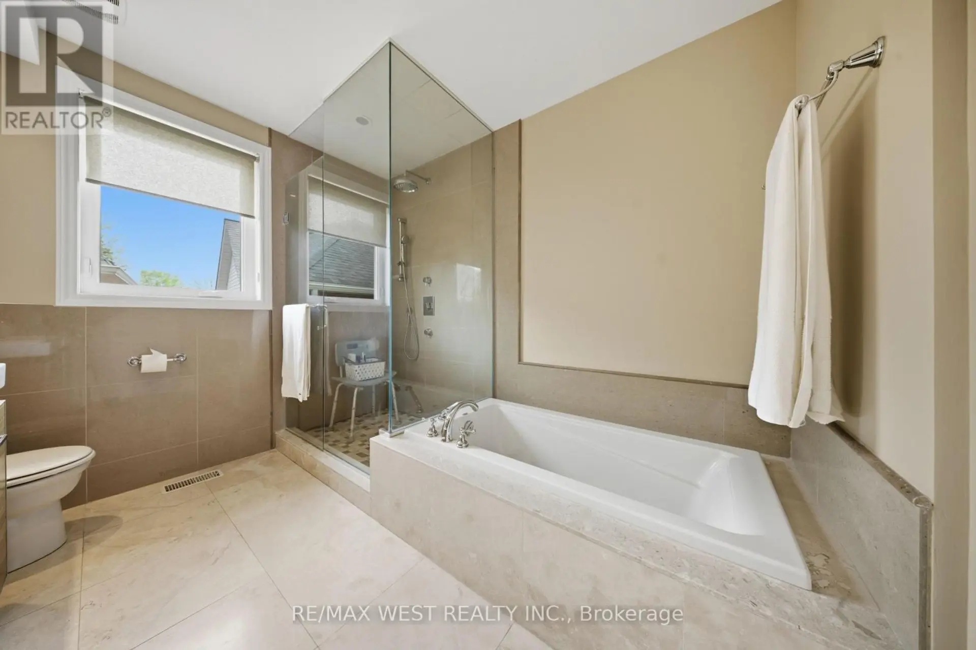 49 BRONTE STREET S - Image 9