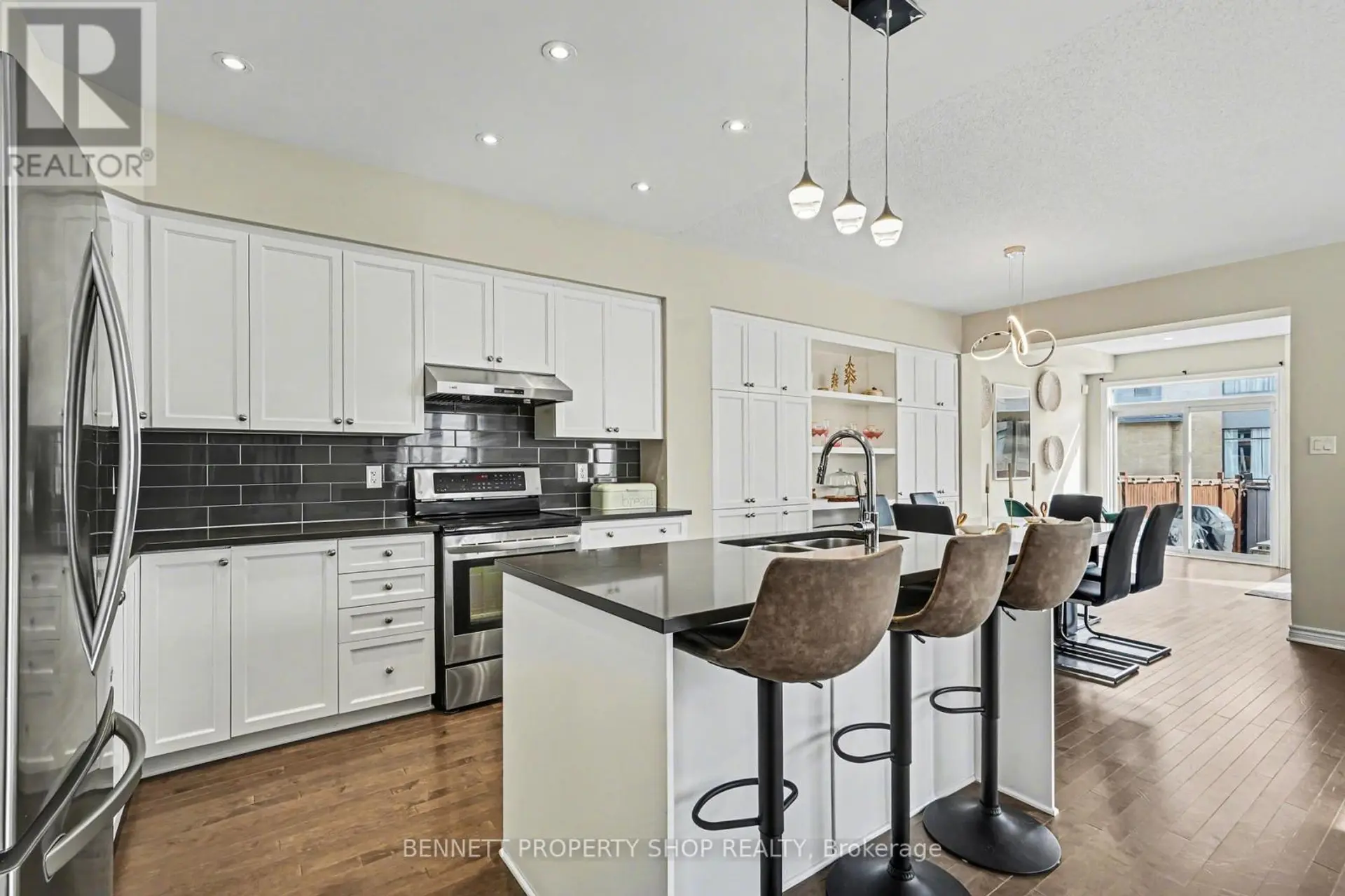 554 STARGAZER CRESCENT - Image 3