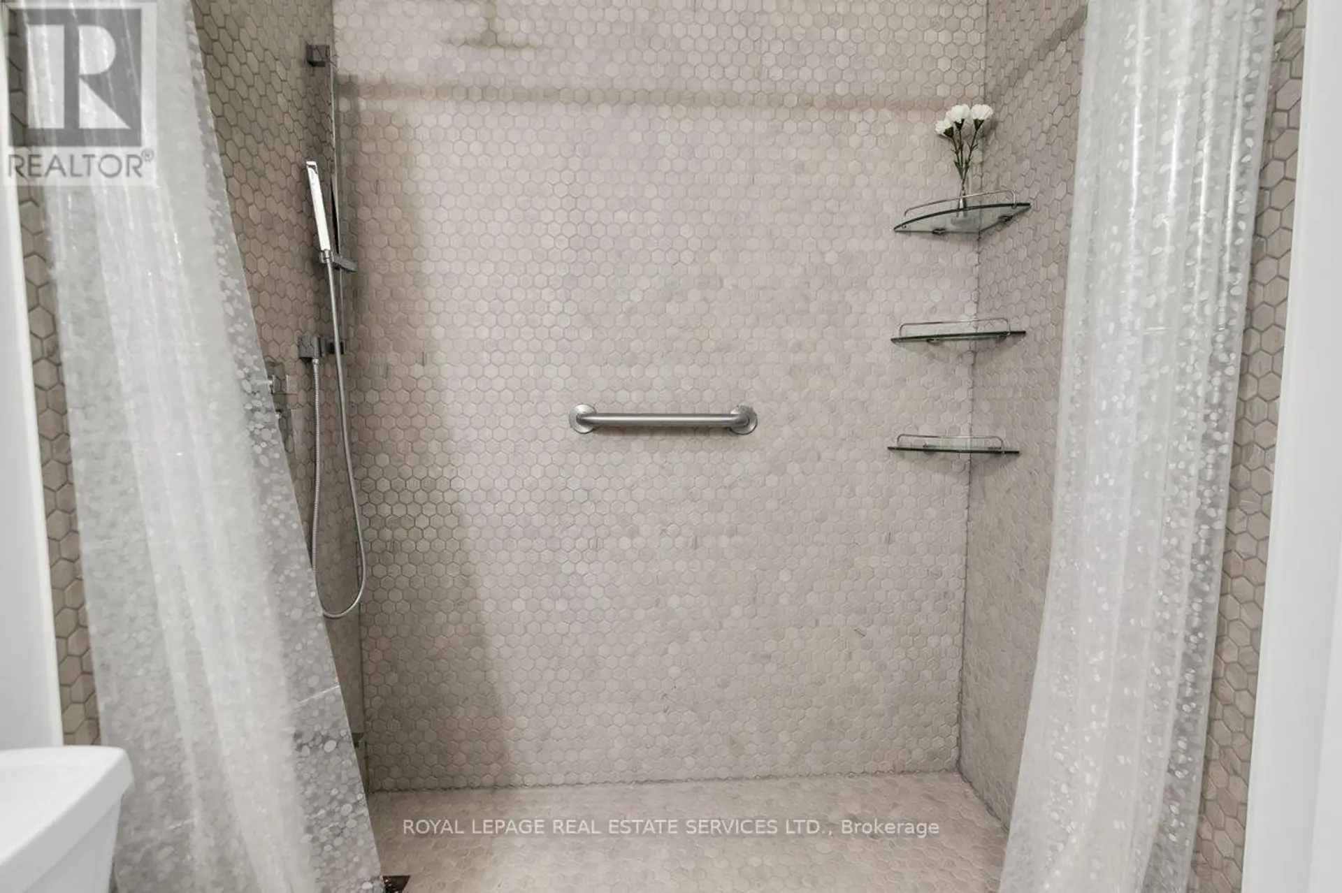 #210 60 BATHURST STREET - Image 11