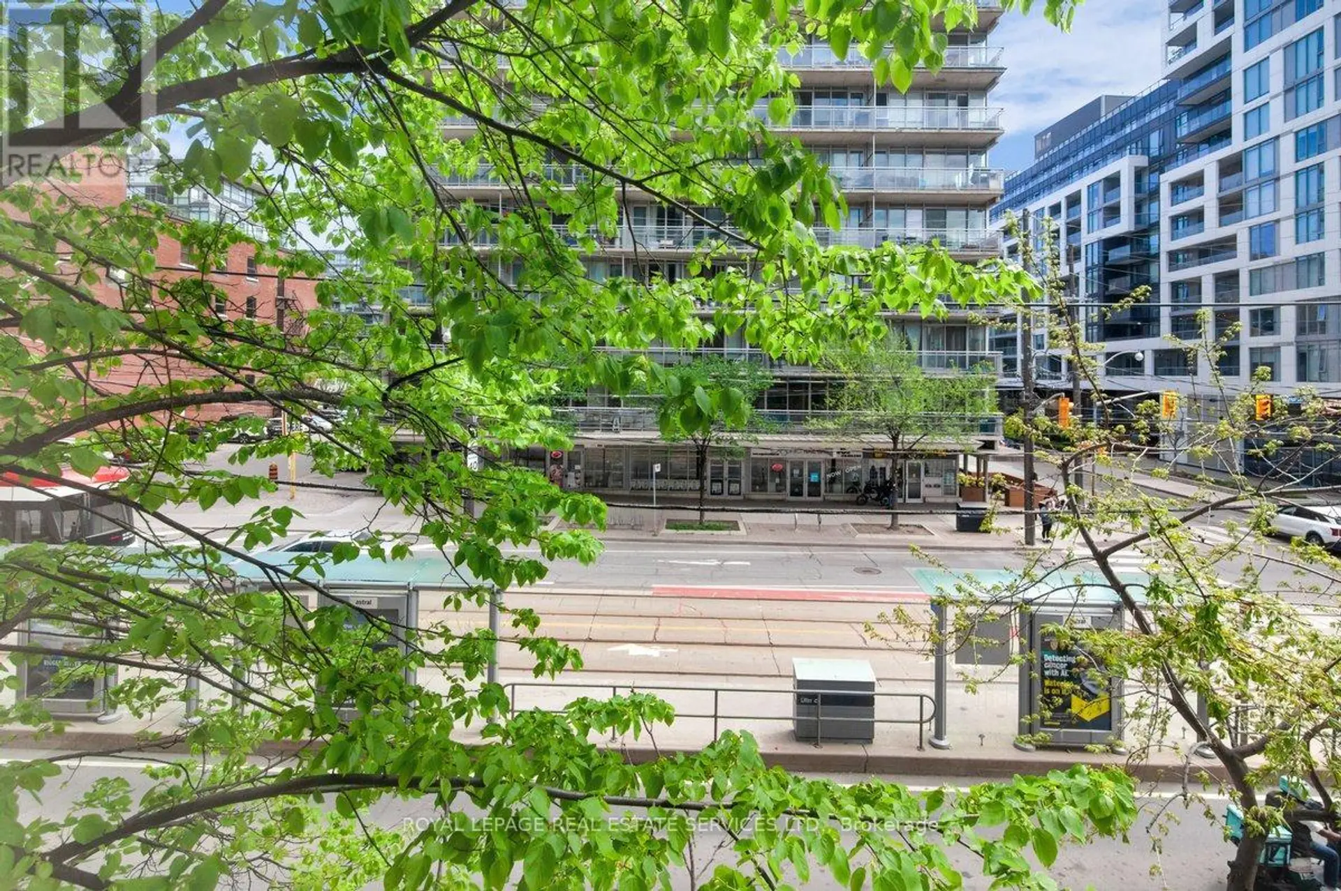 #210 60 BATHURST STREET - Image 12