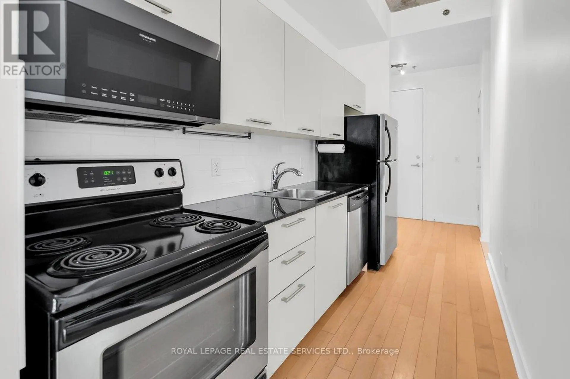 #210 60 BATHURST STREET - Image 8