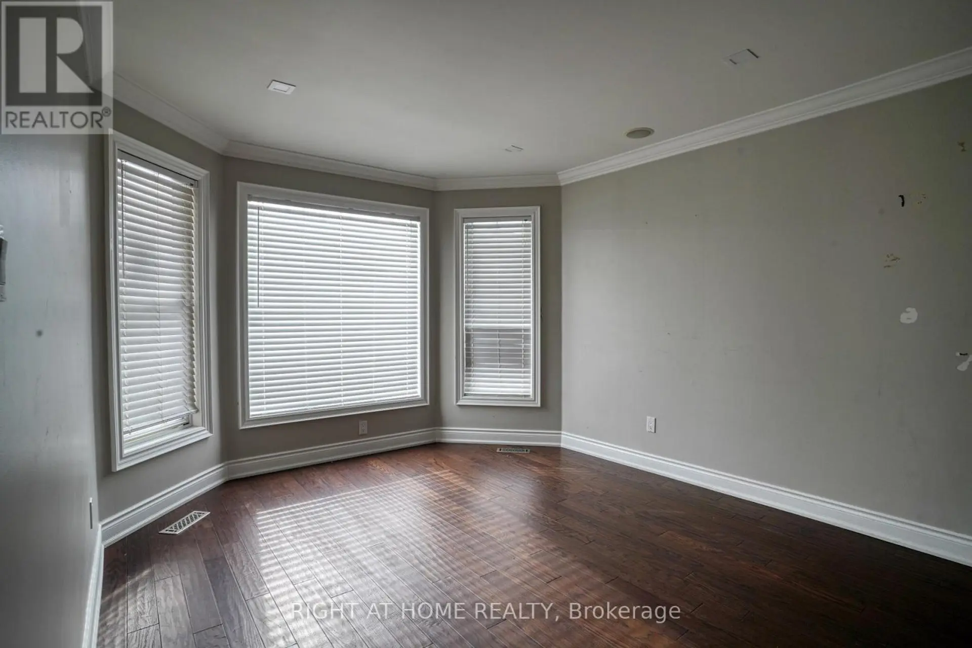 54 WOODSIDE COURT - Image 2