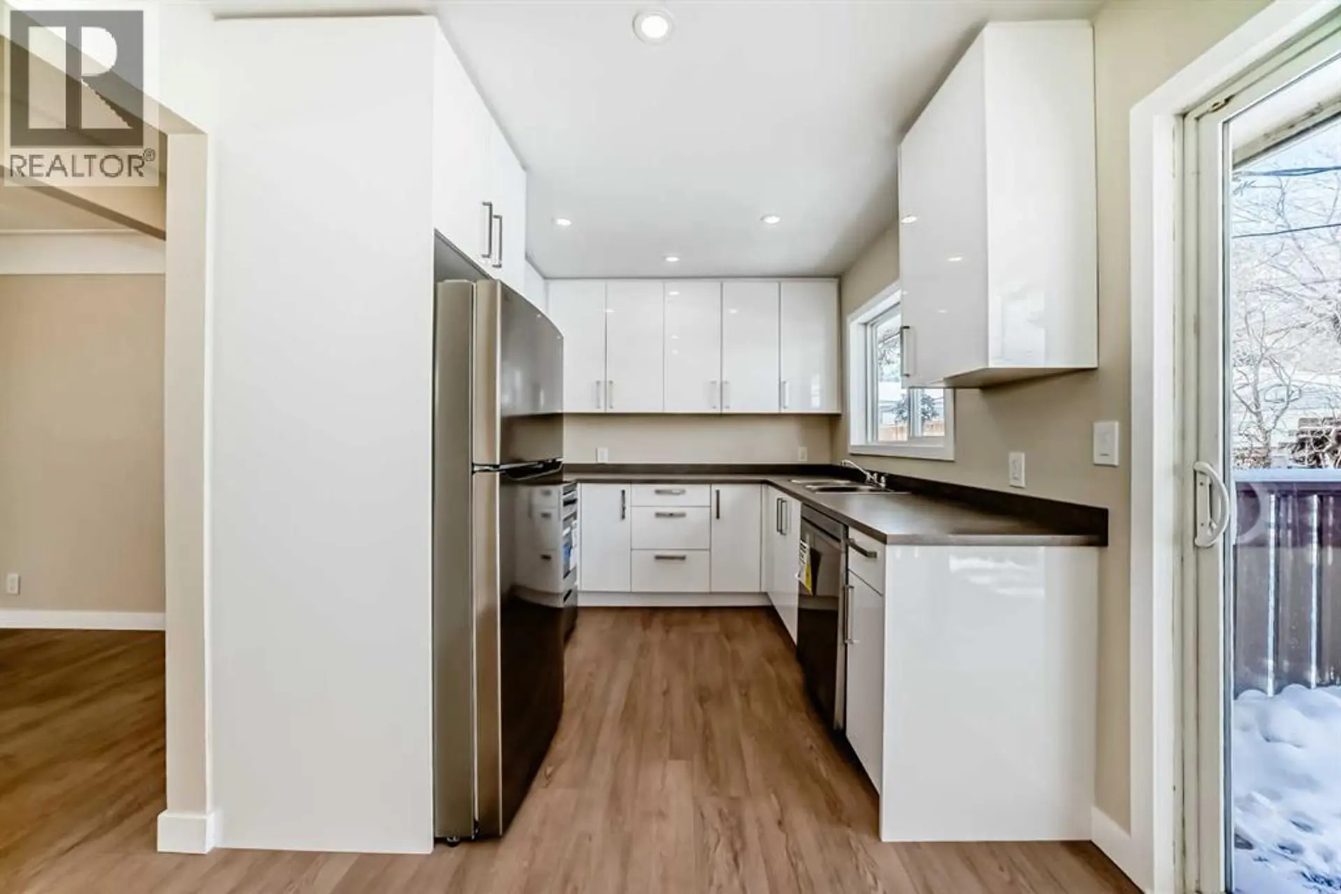 2007 Cottonwood Crescent SE - Image 4