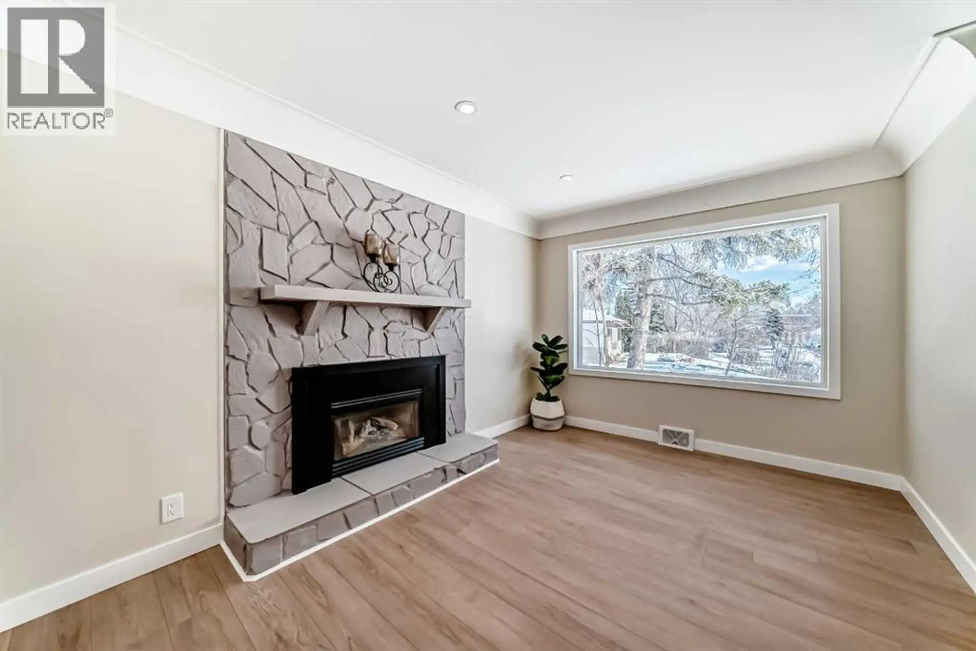 2007 Cottonwood Crescent SE - Image 9