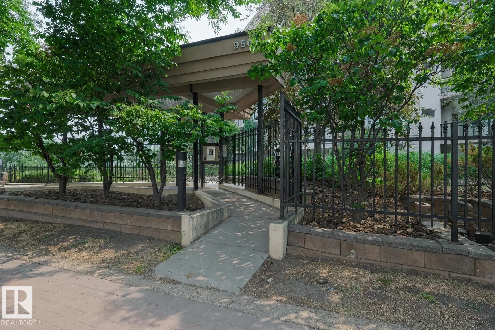 #113 9507 101 AV NW - Image 13