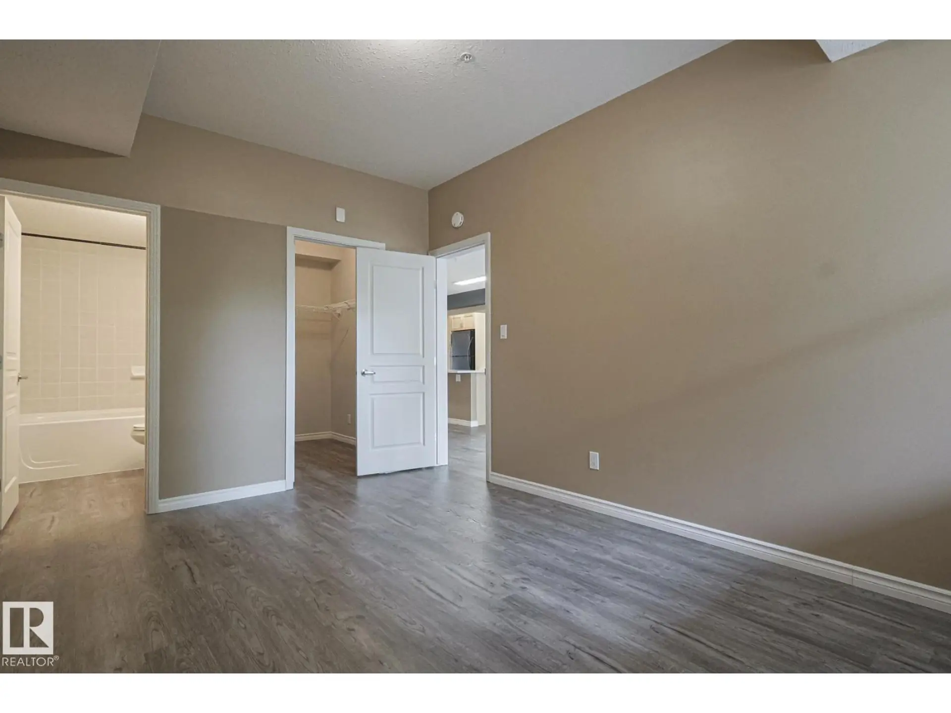 #113 9507 101 AV NW - Image 5