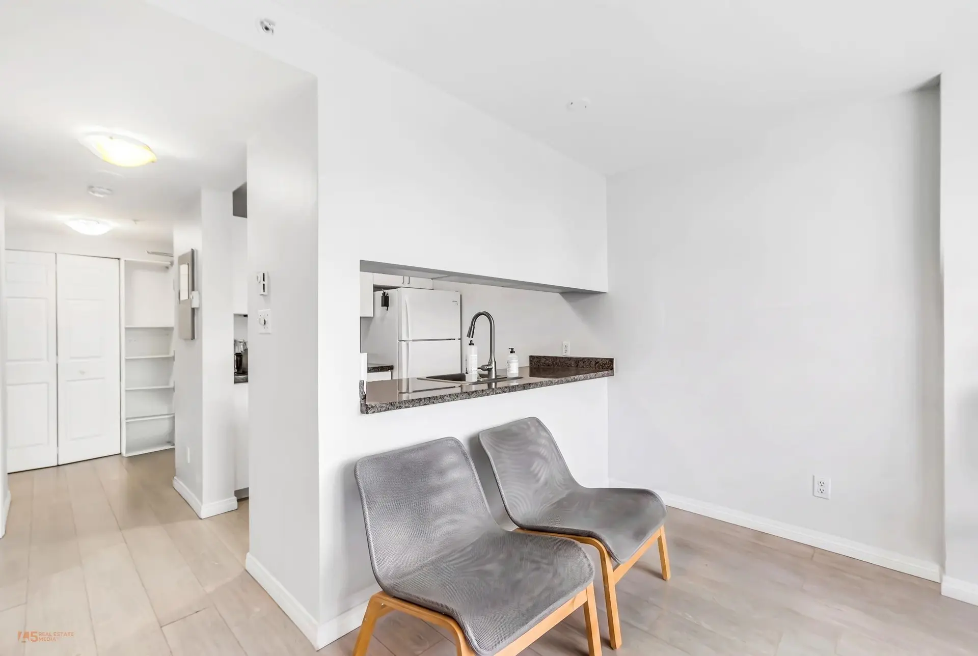 #2010 438 Seymour Street - Image 8