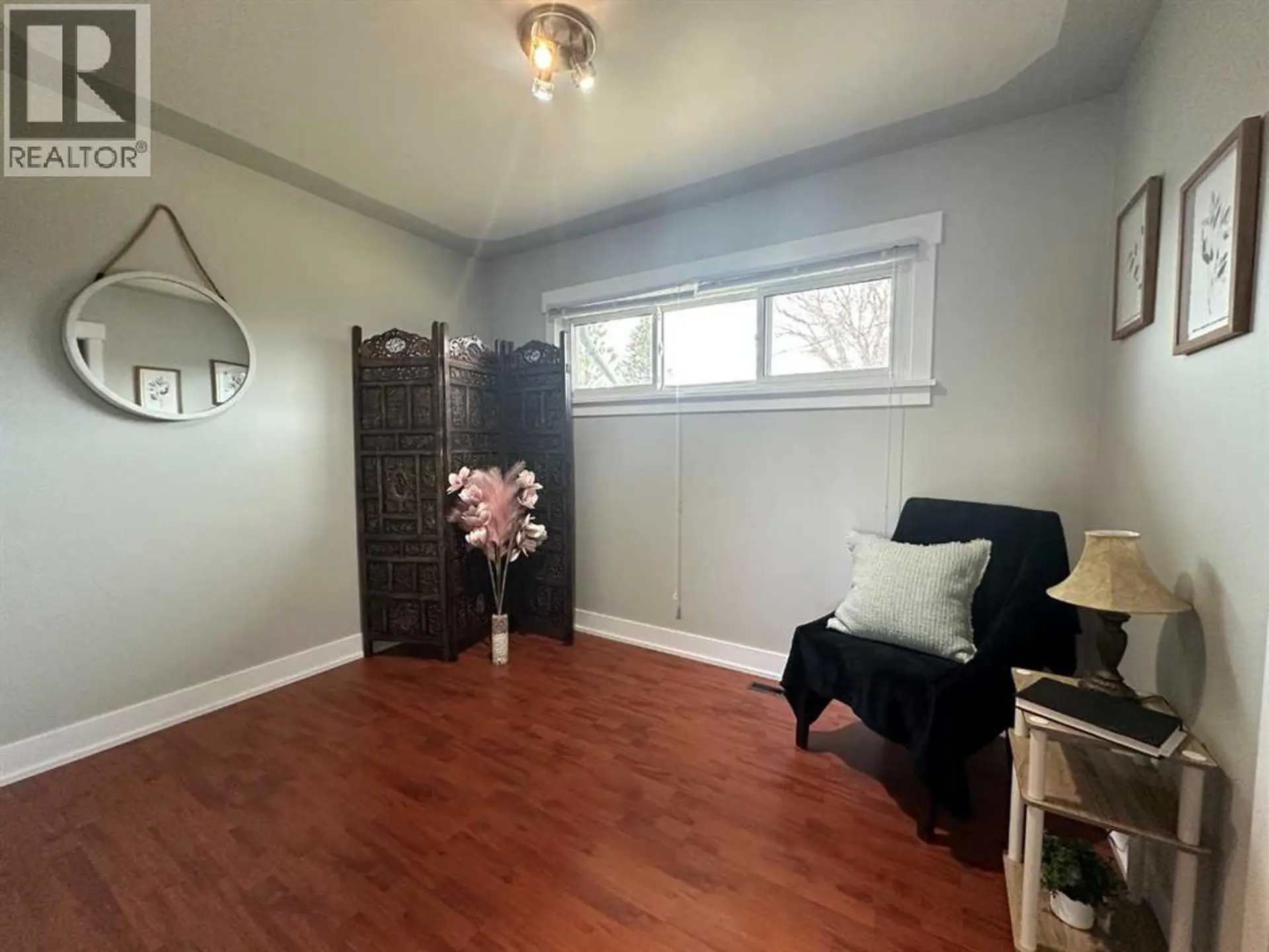 5002 57 Avenue - Image 13