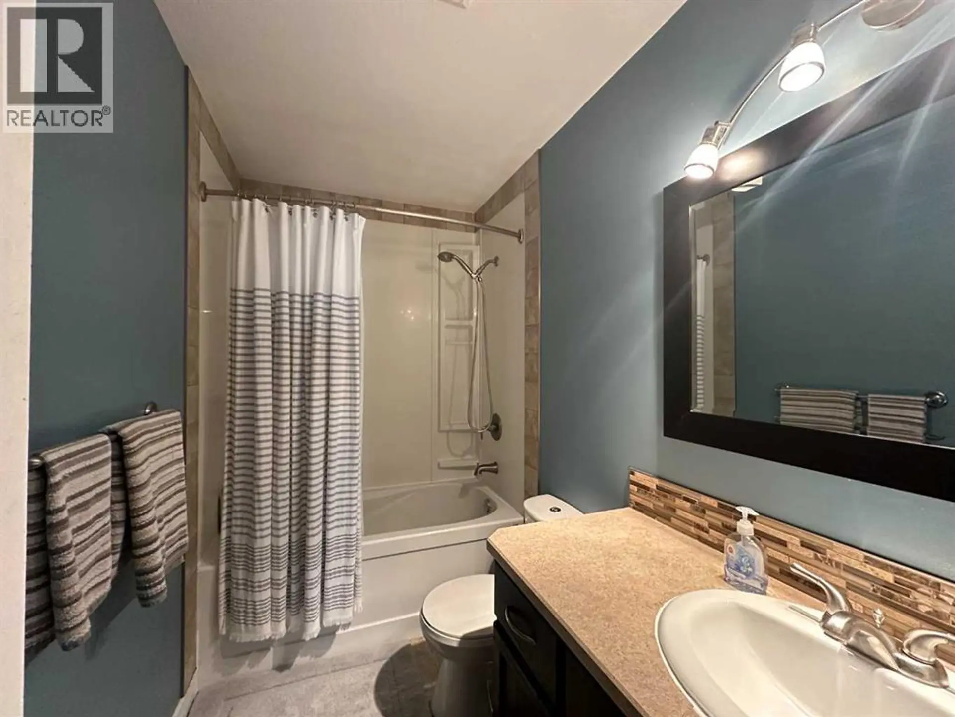 5002 57 Avenue - Image 14