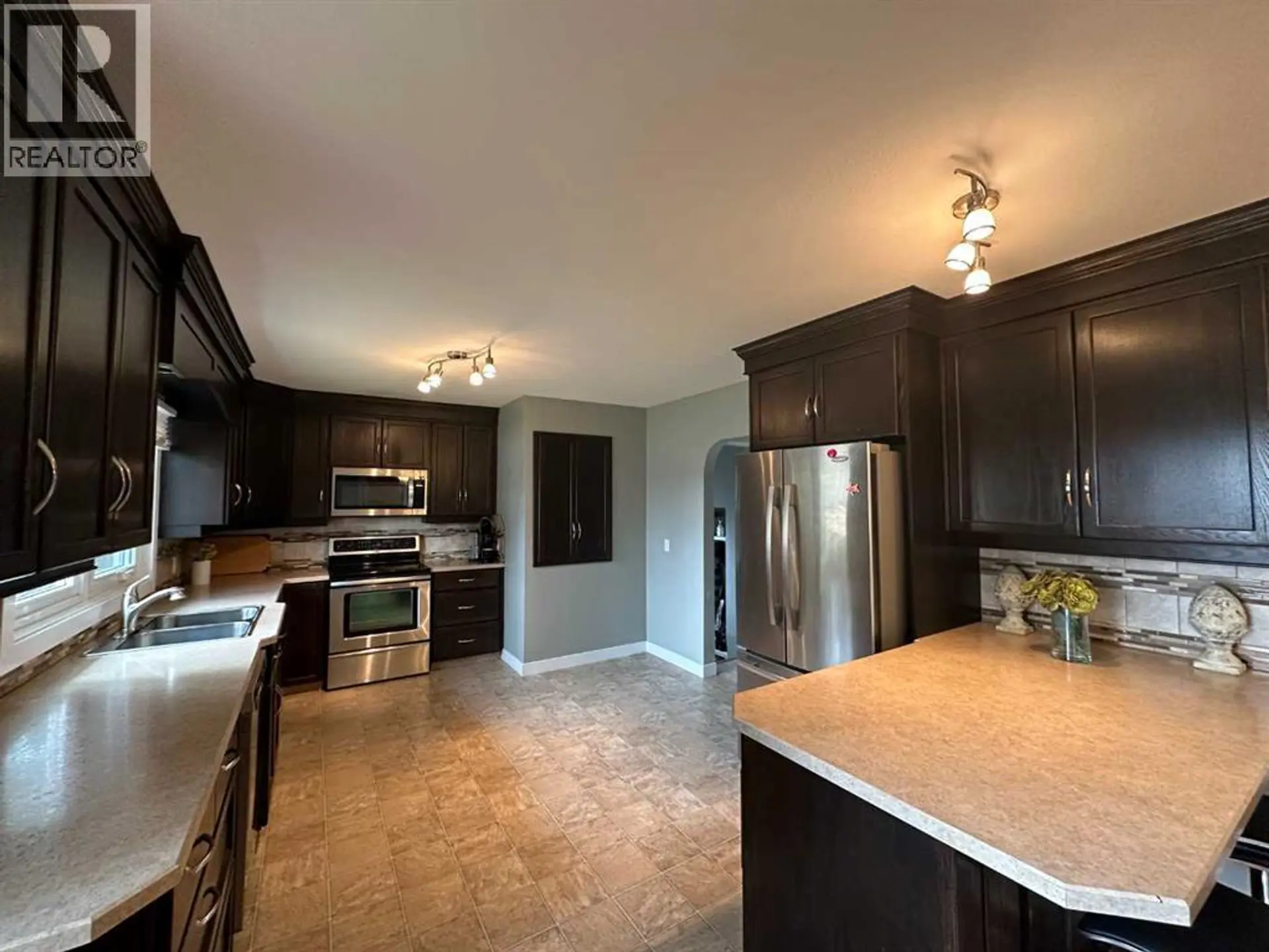 5002 57 Avenue - Image 4