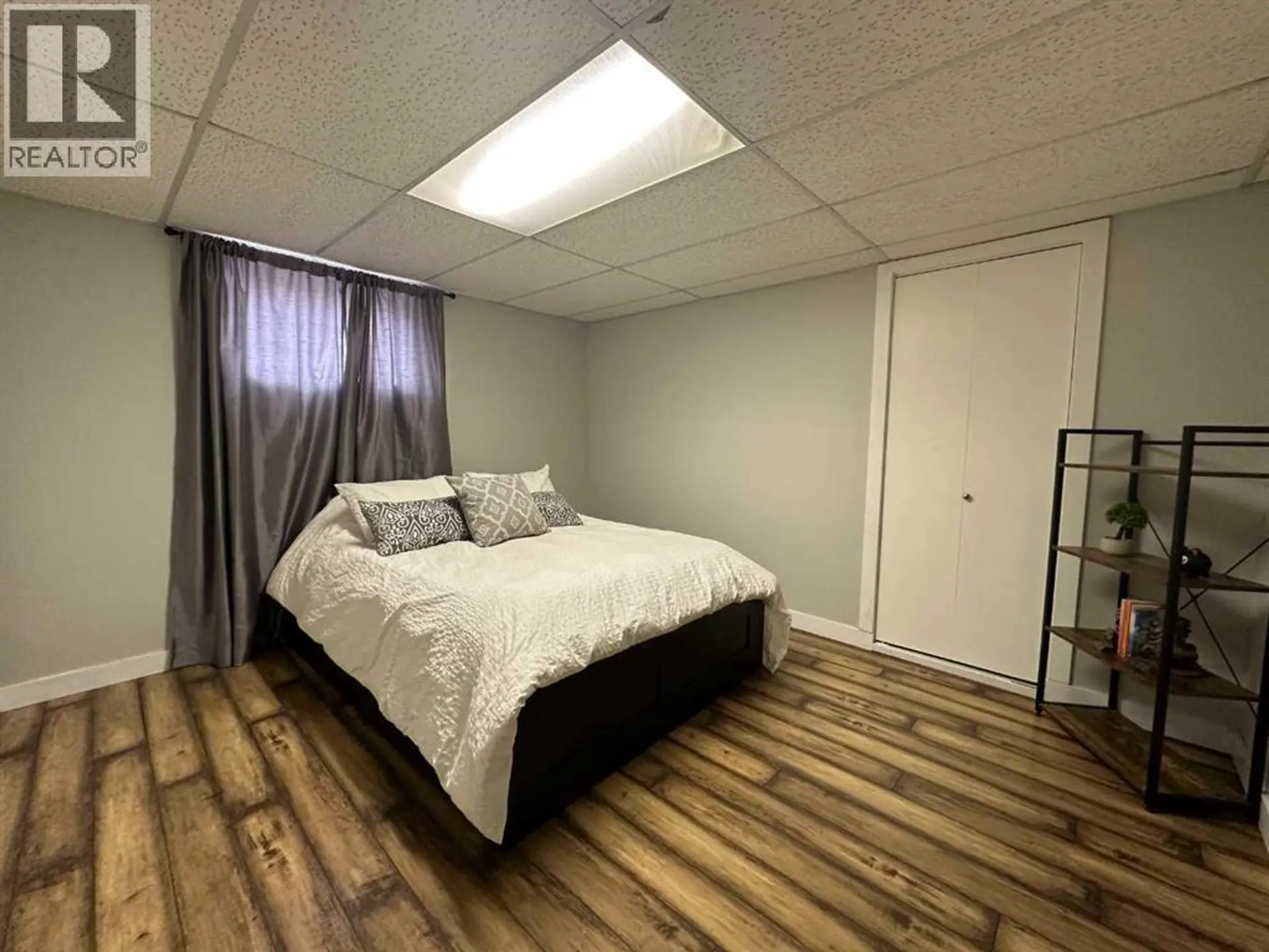 5002 57 Avenue - Image 17