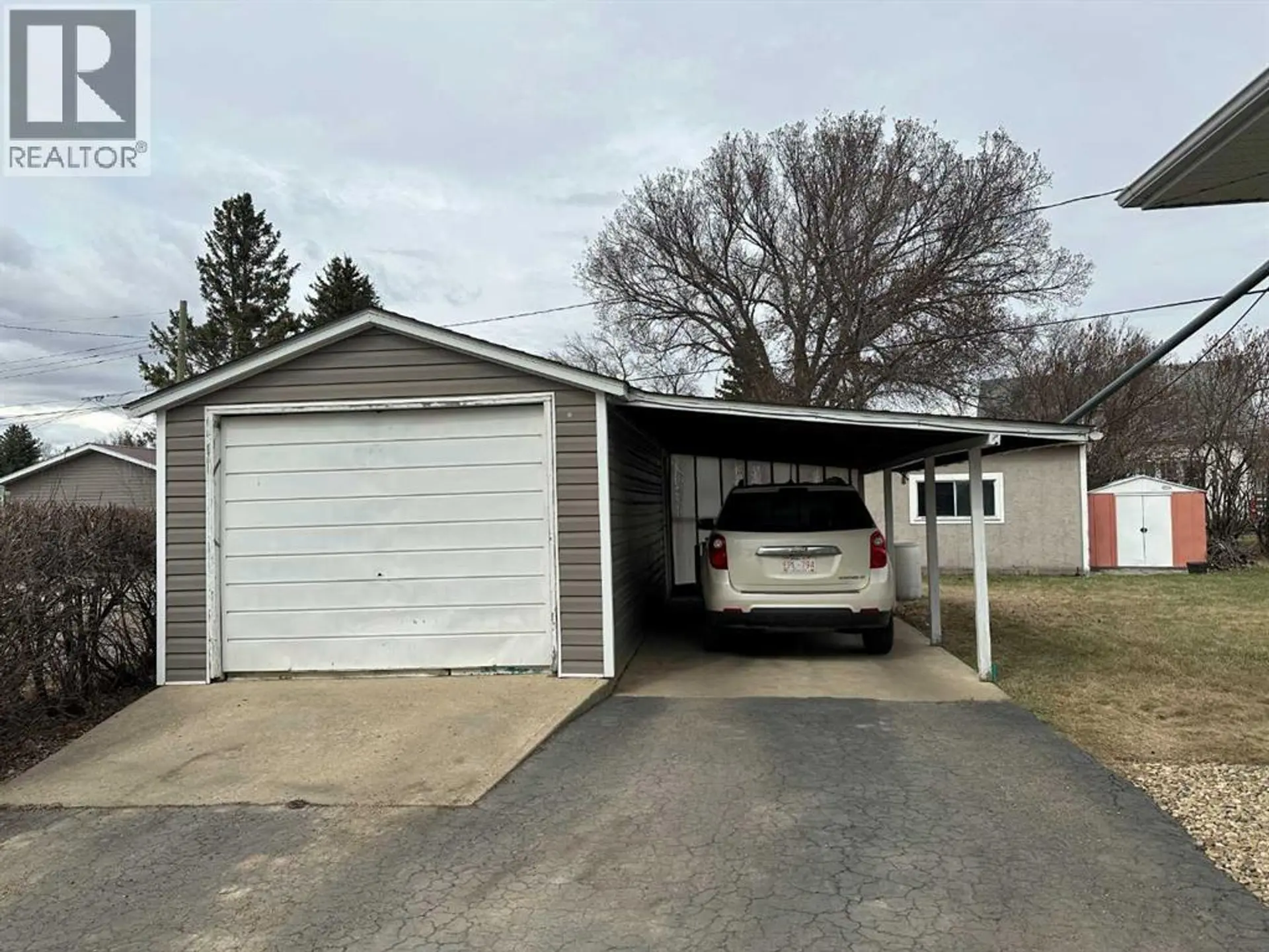 5002 57 Avenue - Image 2