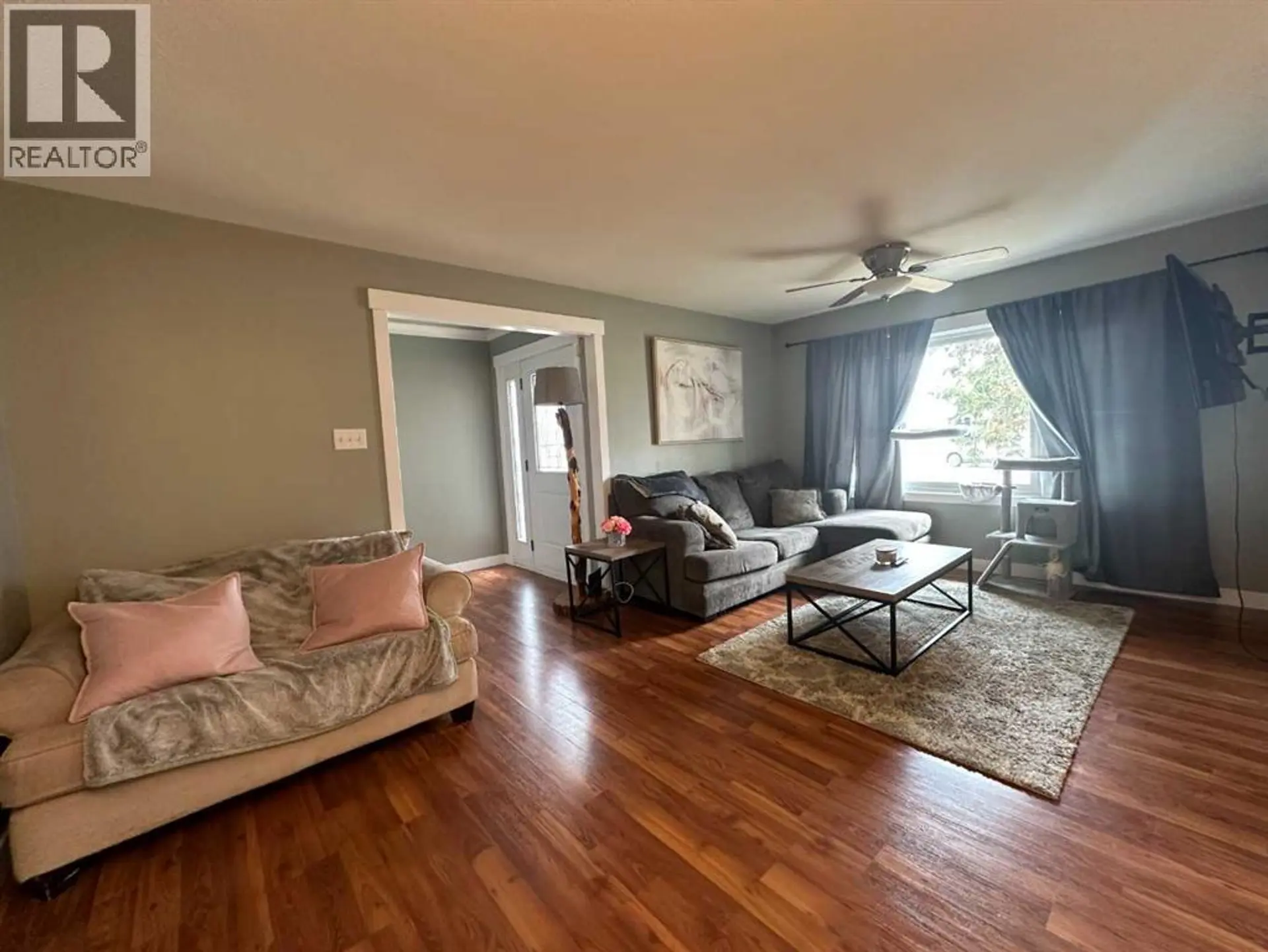 5002 57 Avenue - Image 8