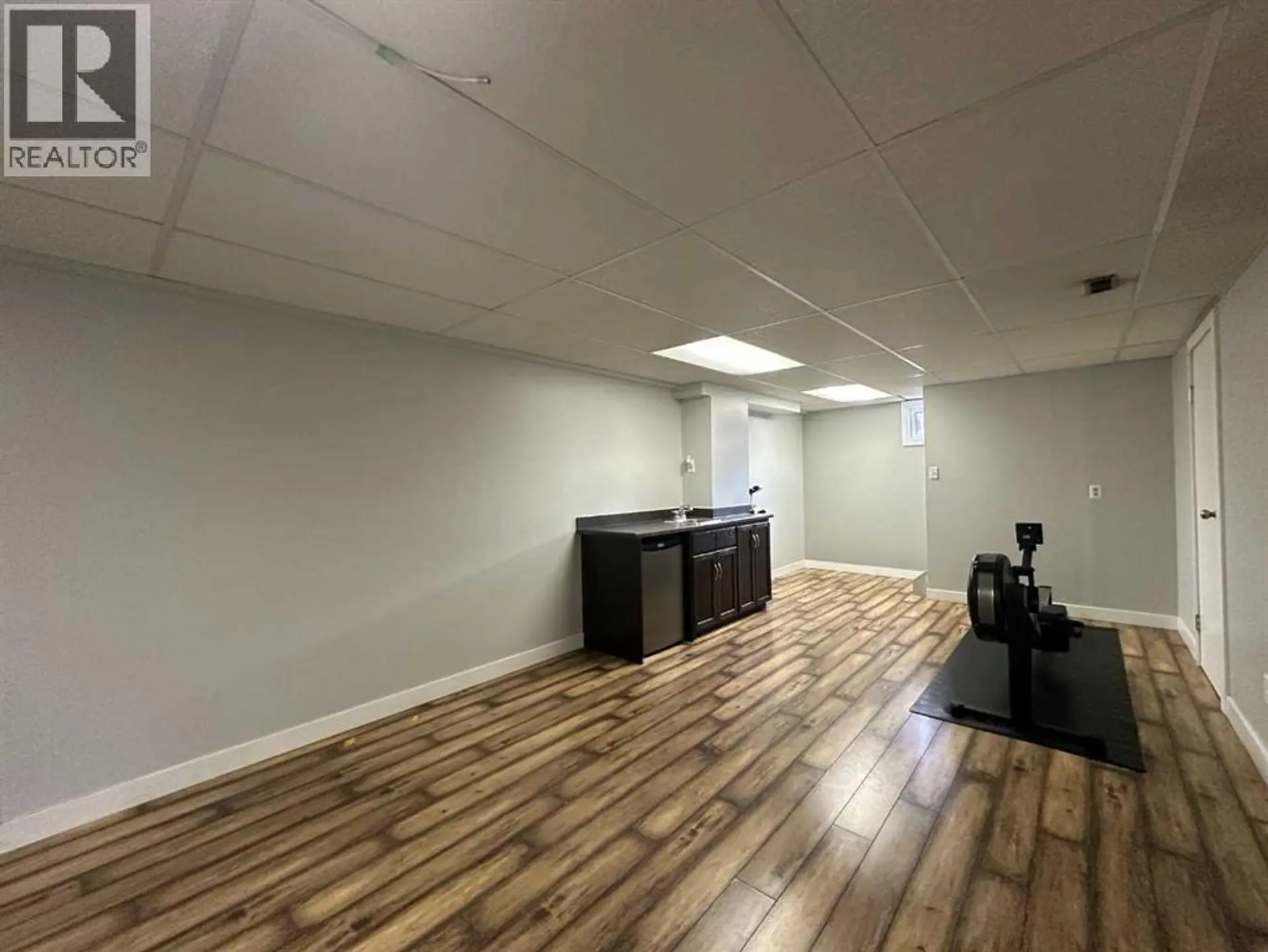 5002 57 Avenue - Image 15