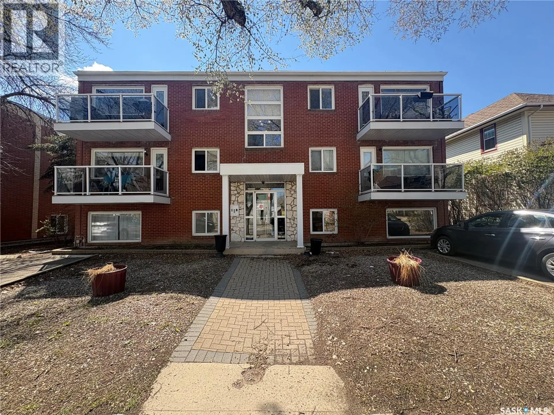 #3 2060 Lorne STREET - Image 1