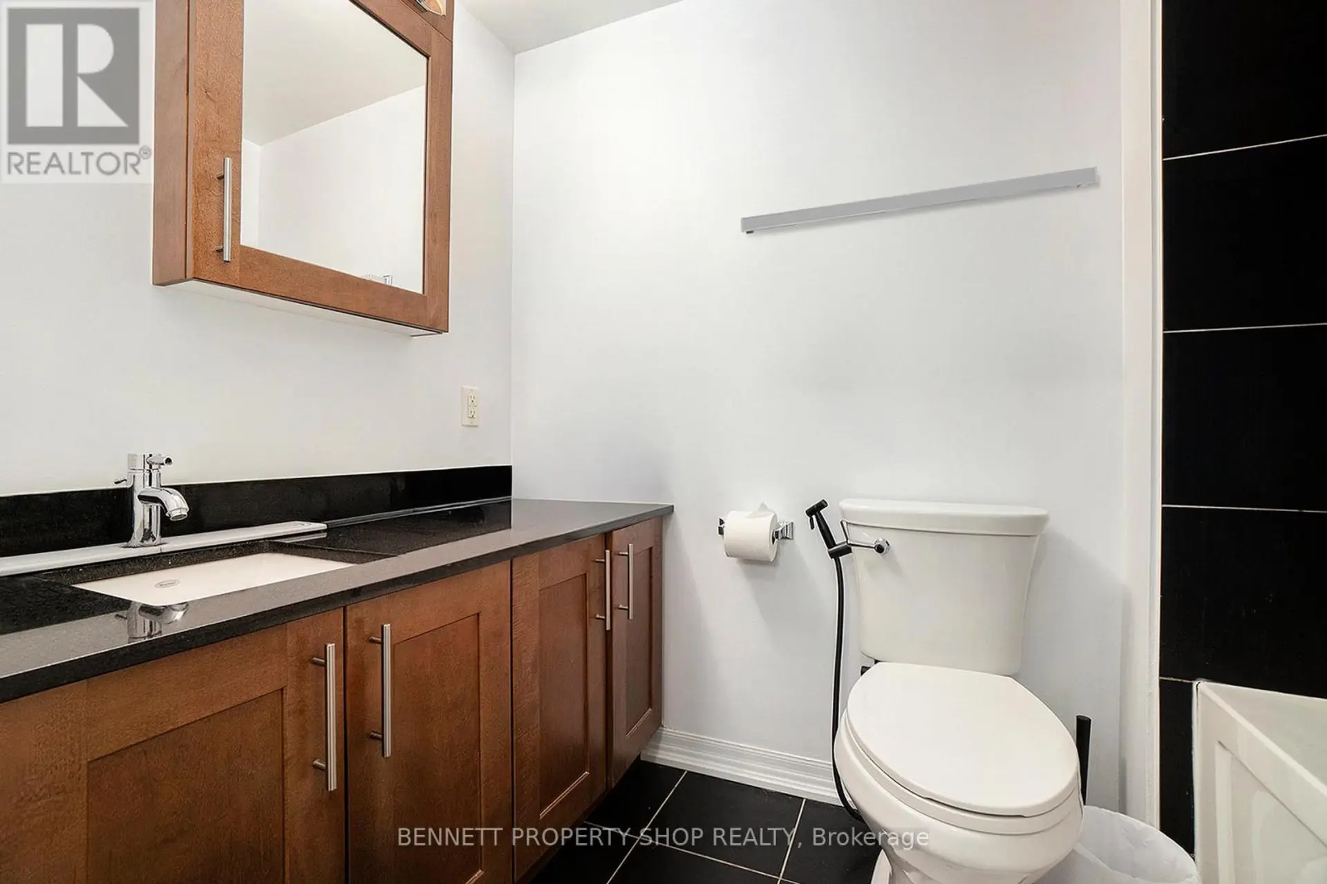#807 242 RIDEAU STREET - Image 7