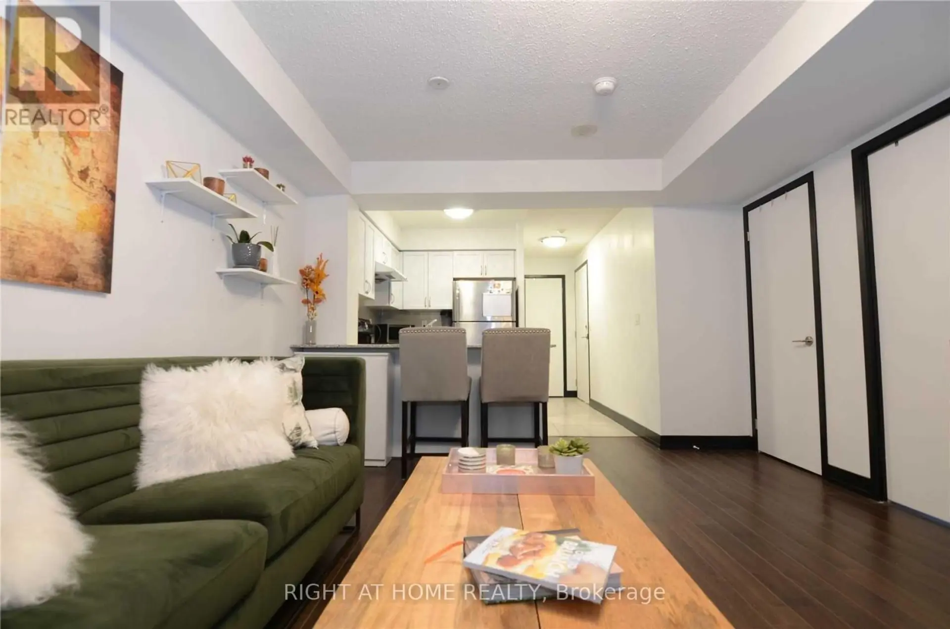 #1016 812 LANSDOWNE AVENUE - Image 2