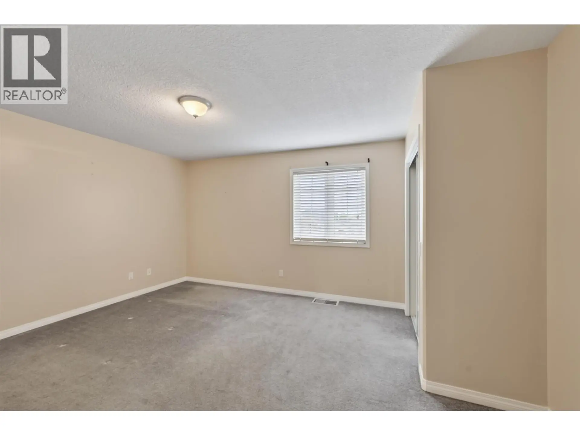 9512 94 AVENUE - Image 9