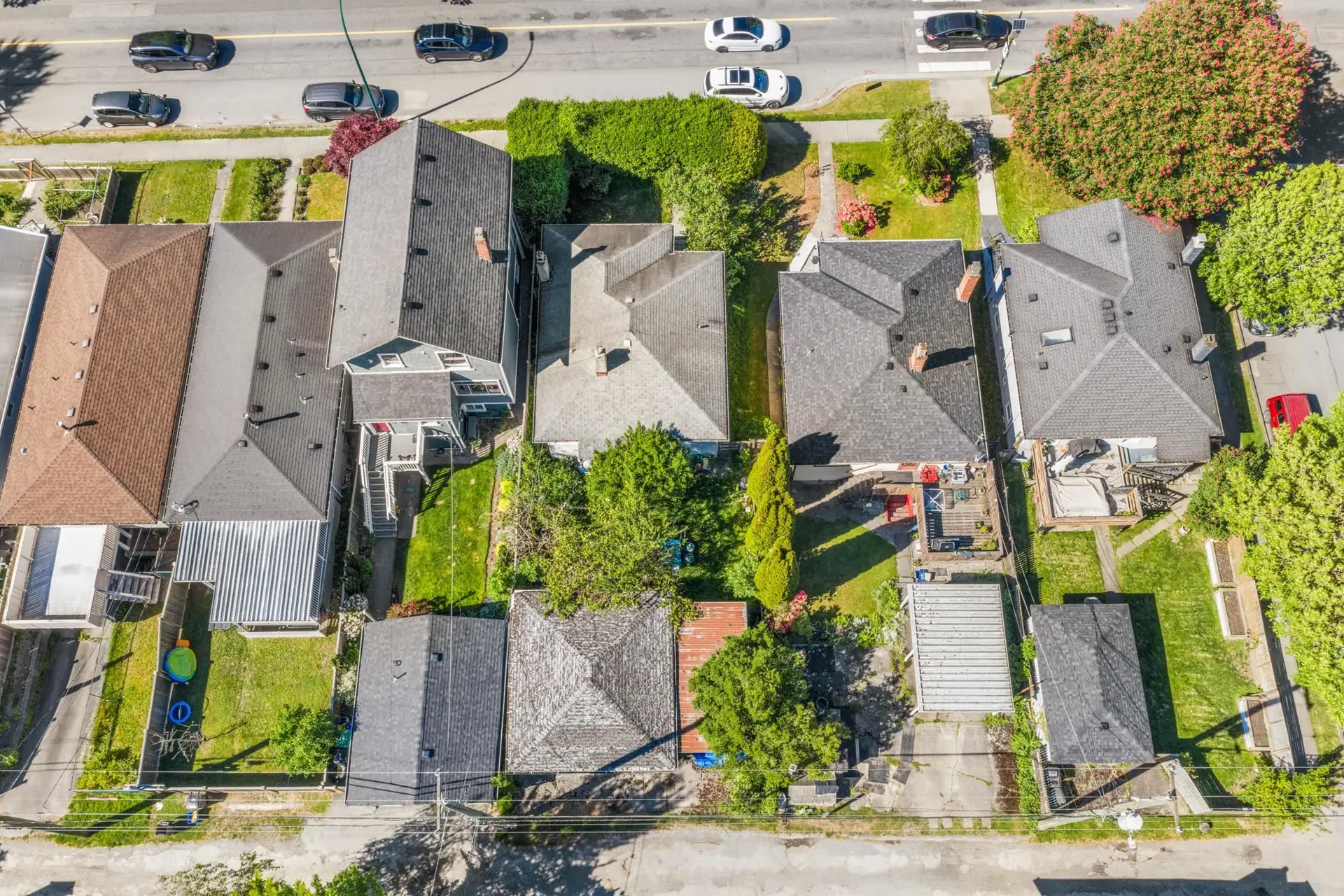 880 E 33rd Avenue - Image 4
