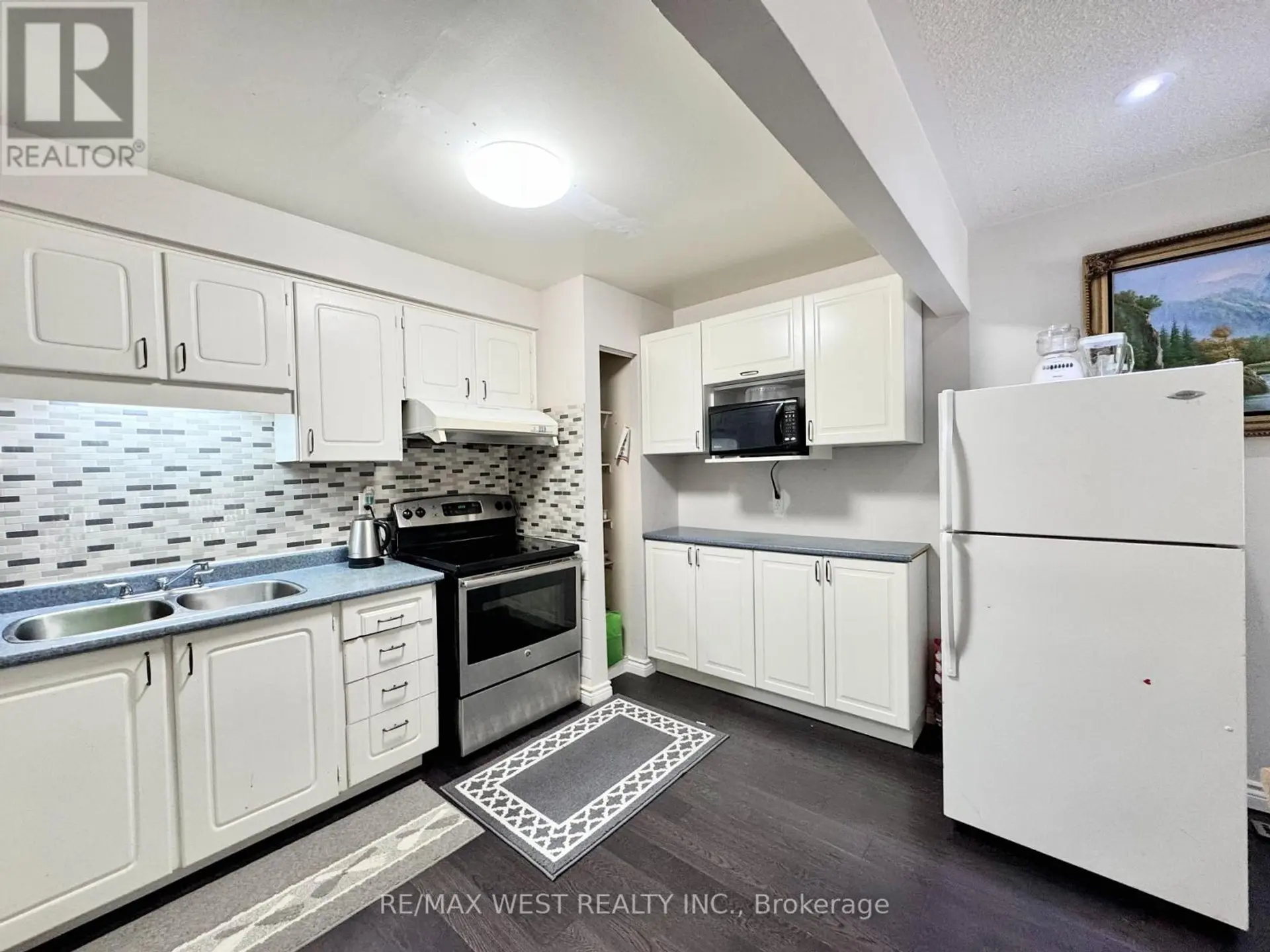#234 260 JOHN GARLAND BOULEVARD - Image 9