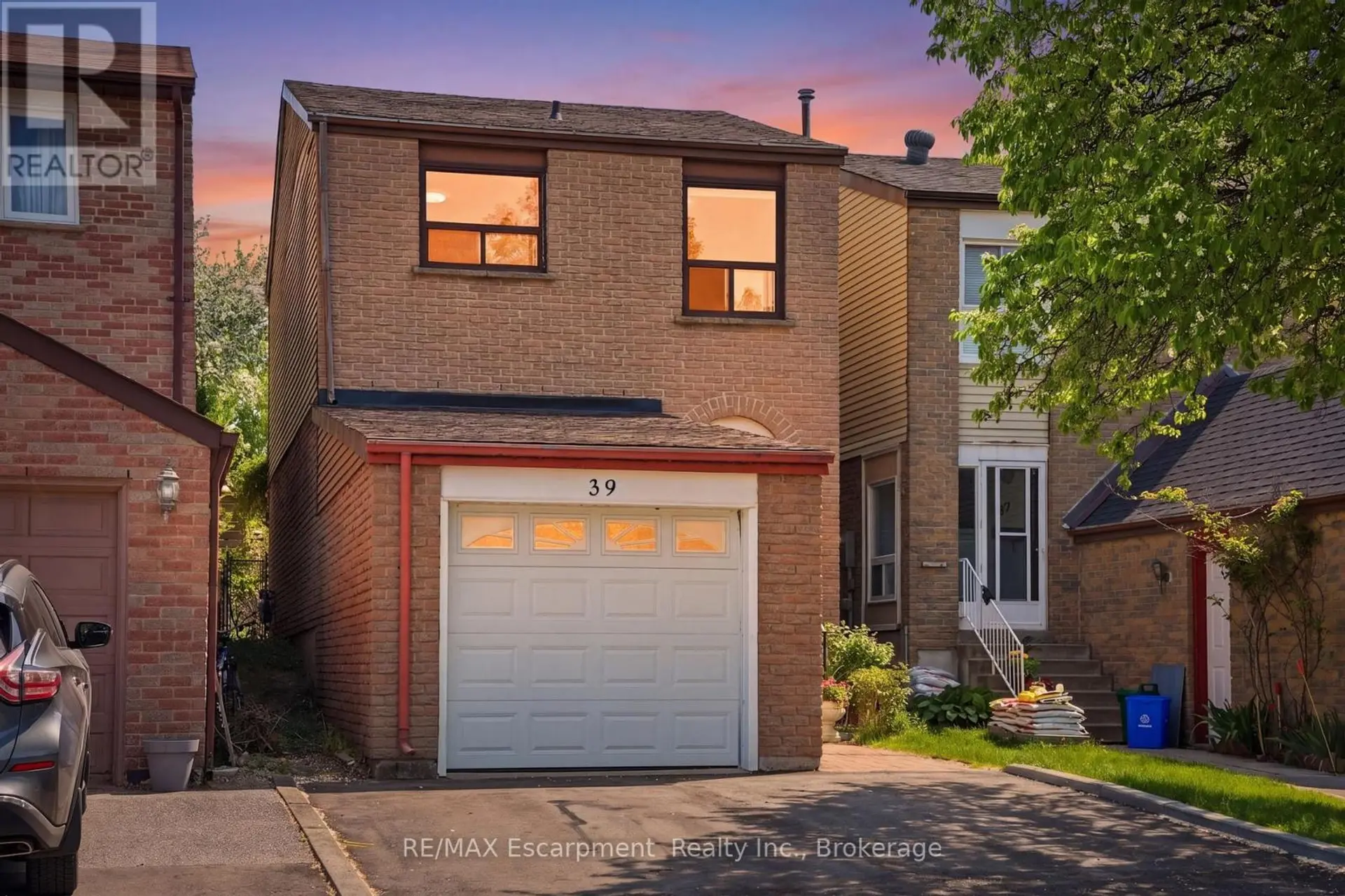 39 RIVIERA DRIVE - Image 1