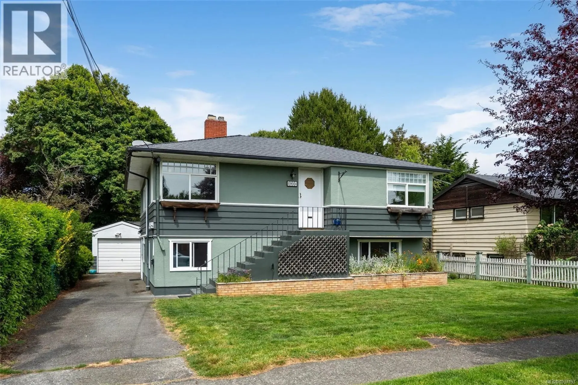 Property at 1914 Leighton Rd, Victoria, BC