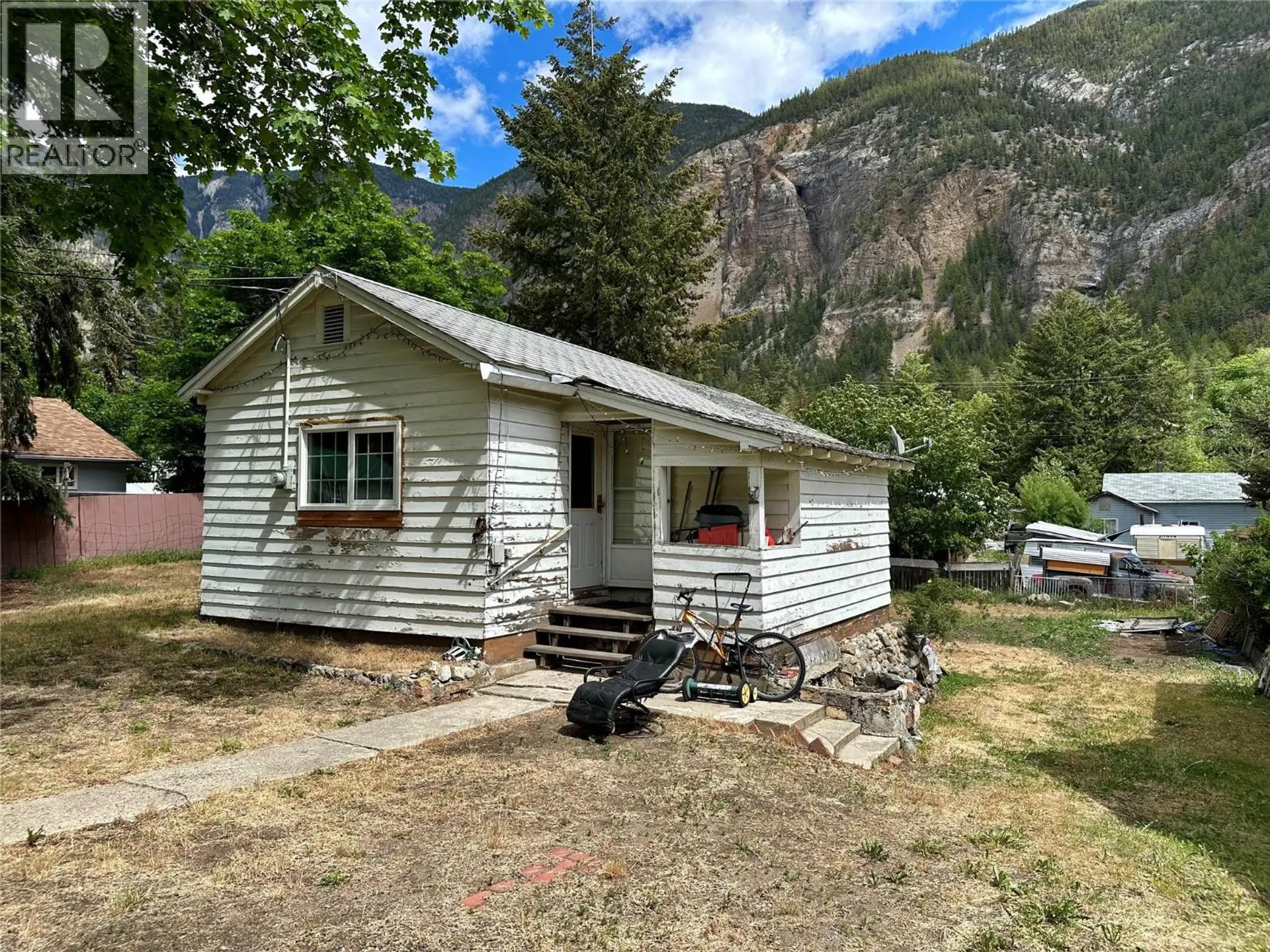 959 Cawston Avenue - Image 2