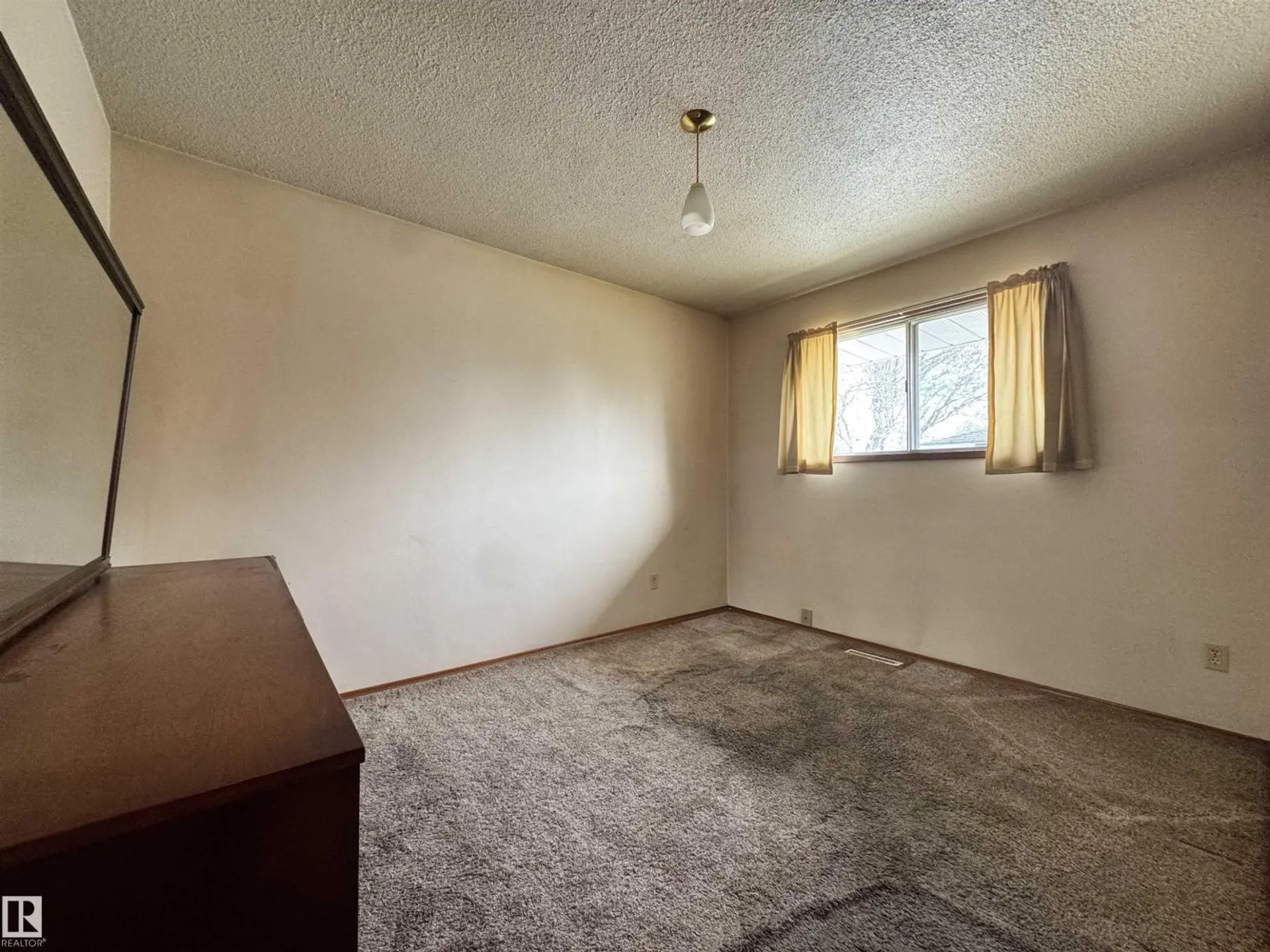 5707 90 AV NW - Image 12