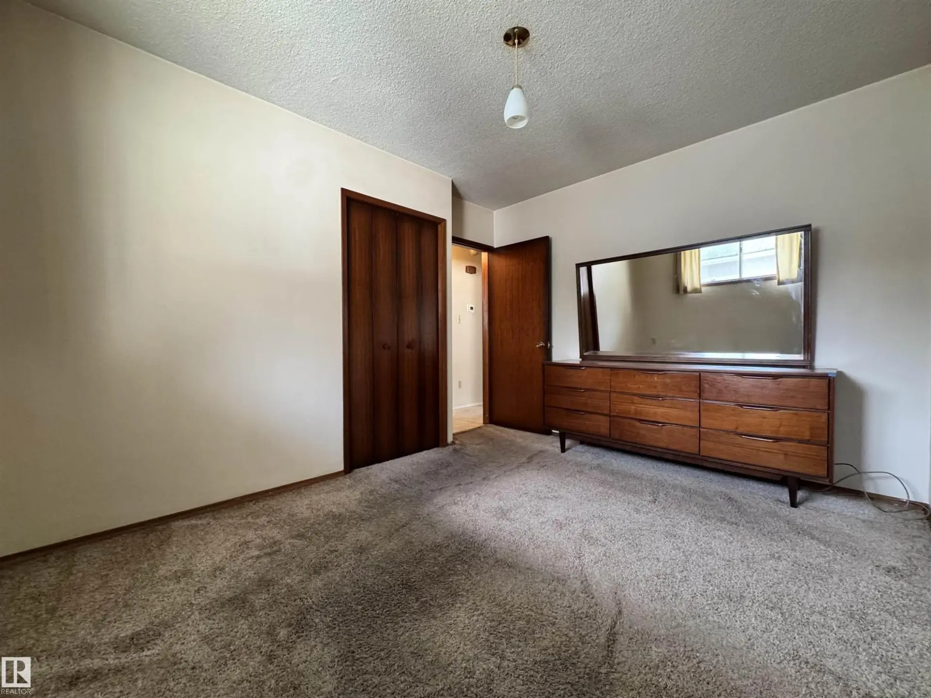 5707 90 AV NW - Image 13