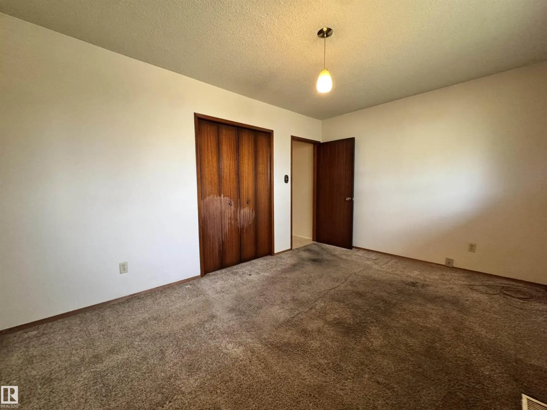 5707 90 AV NW - Image 10