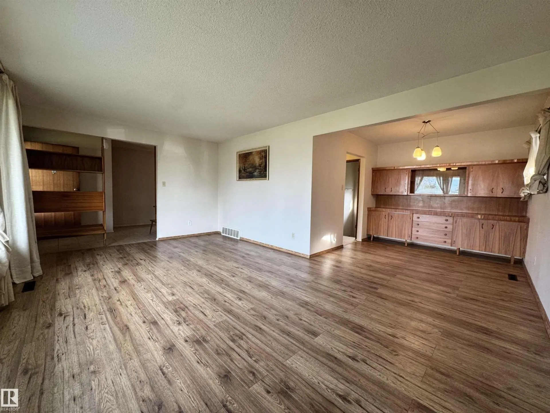 5707 90 AV NW - Image 4