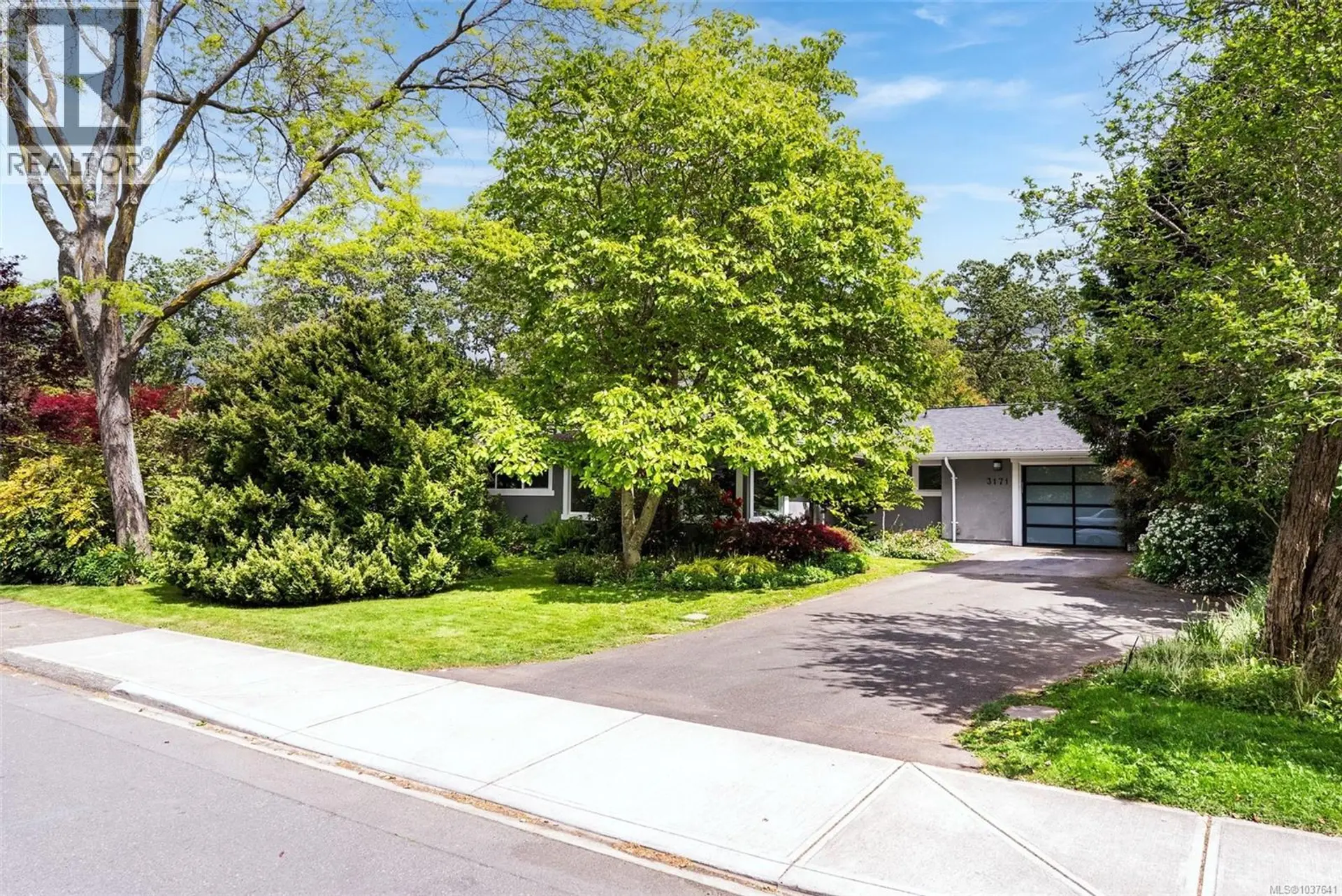 Property at 3171 Henderson Rd, Oak Bay, BC