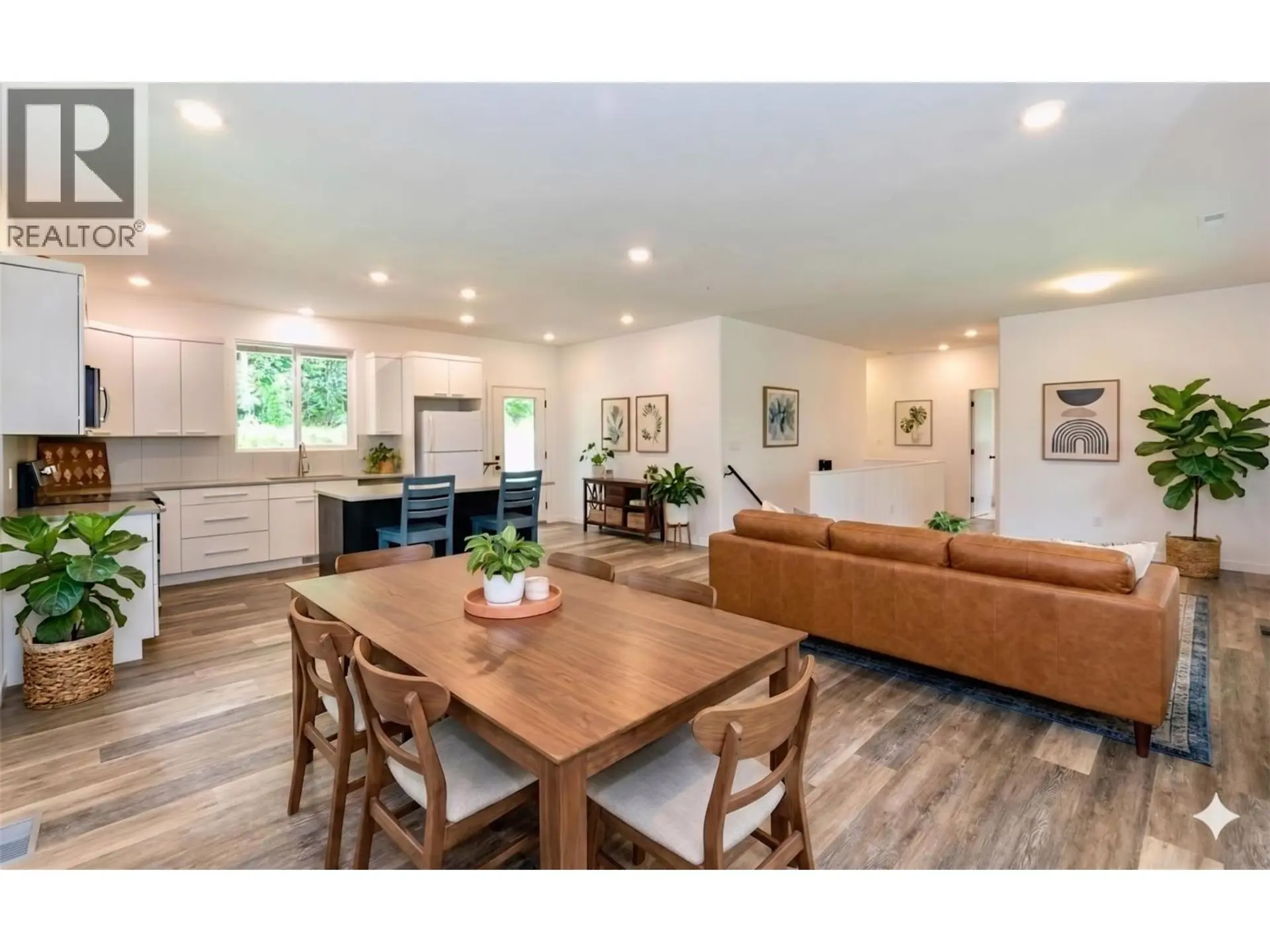Property at 7468 Estate Drive, Anglemont, BC