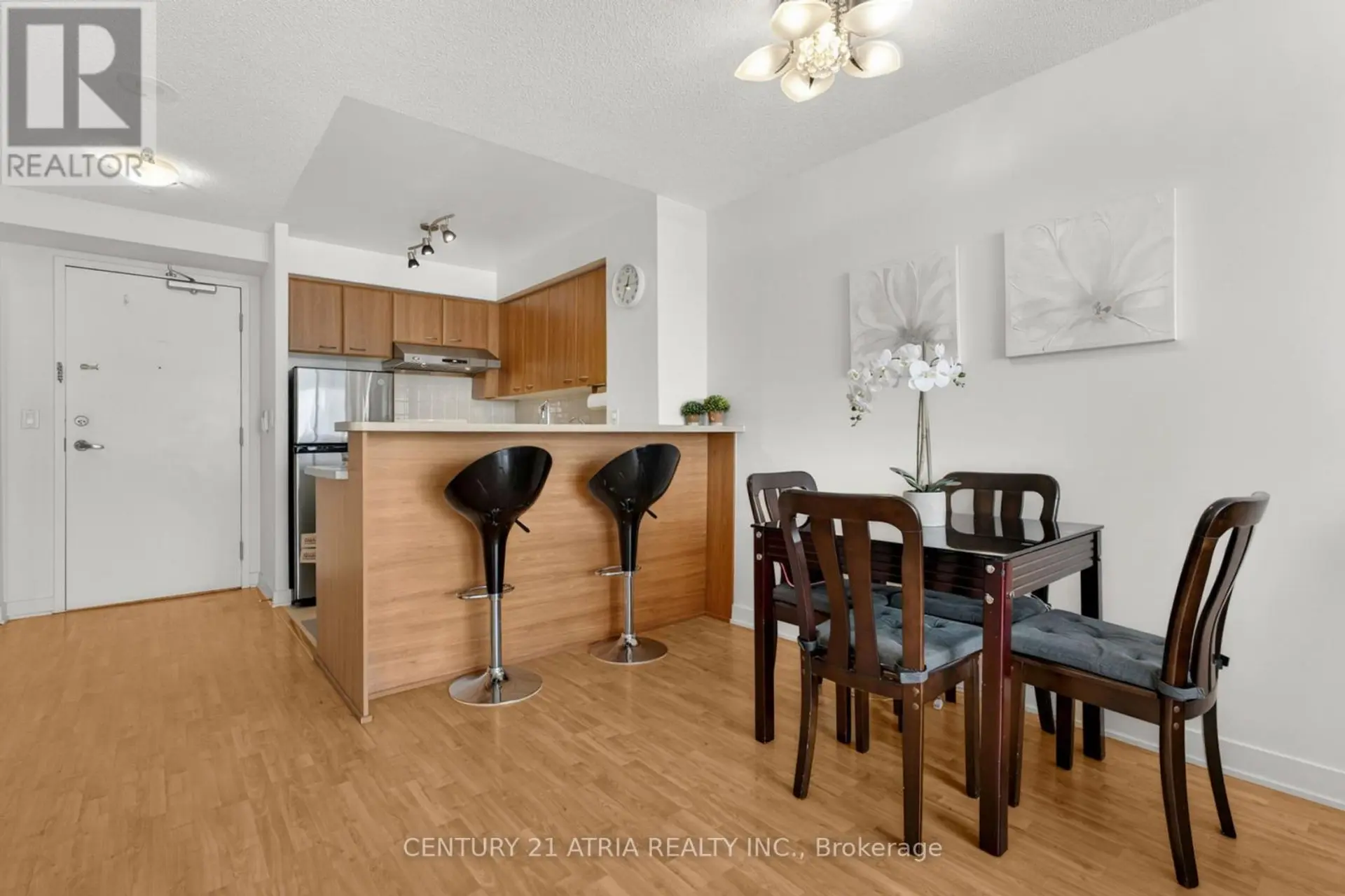 #908 38 LEE CENTRE DRIVE - Image 2