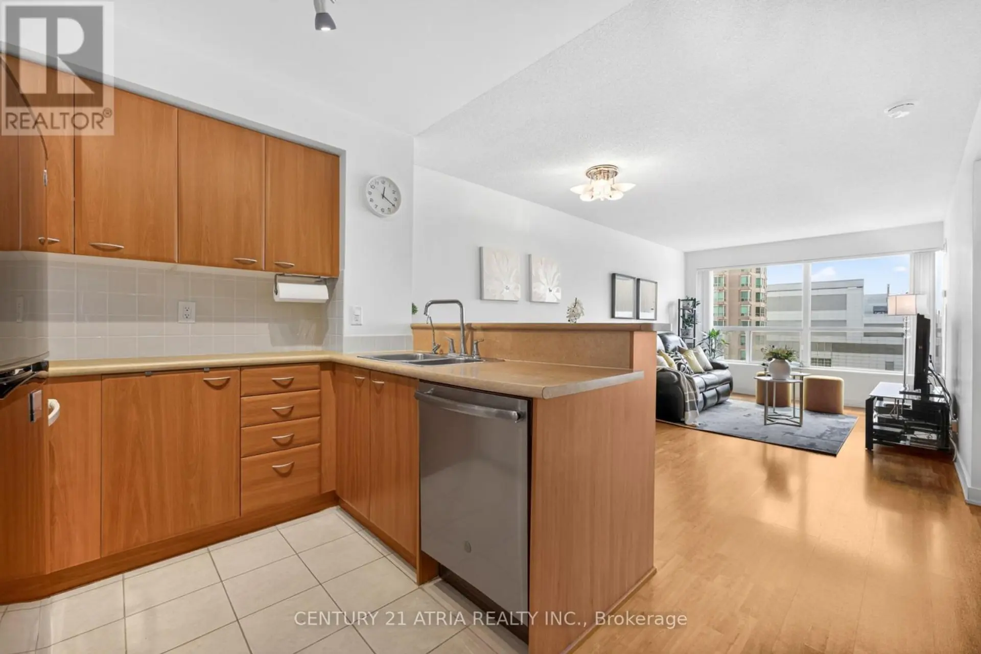 #908 38 LEE CENTRE DRIVE - Image 5