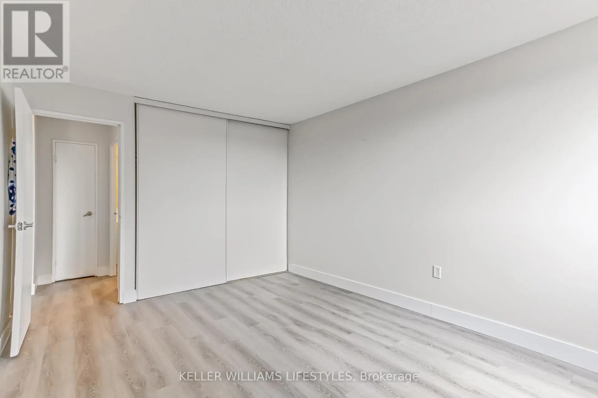 #609 600 GRENFELL DRIVE - Image 12