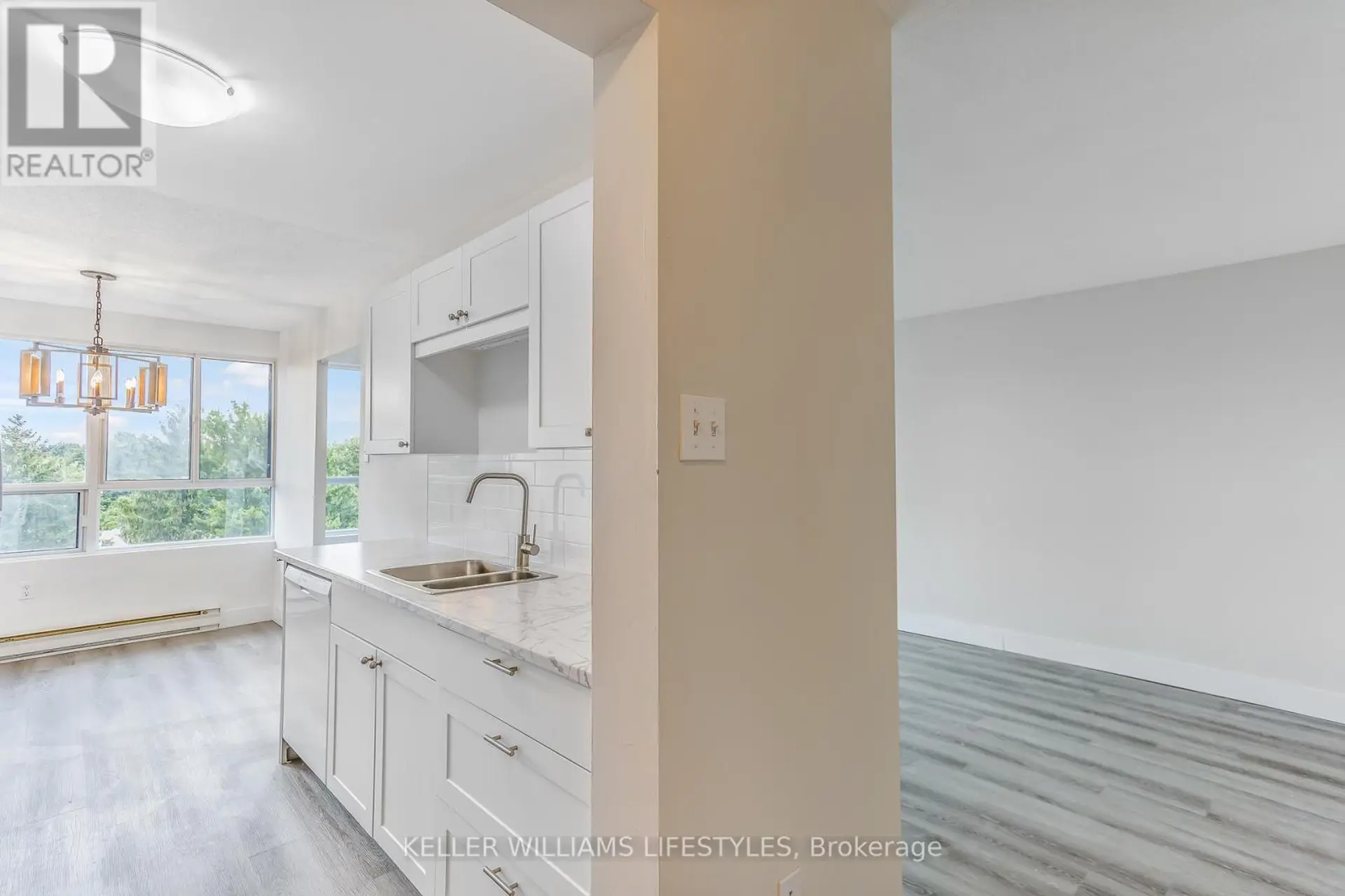 #609 600 GRENFELL DRIVE - Image 3