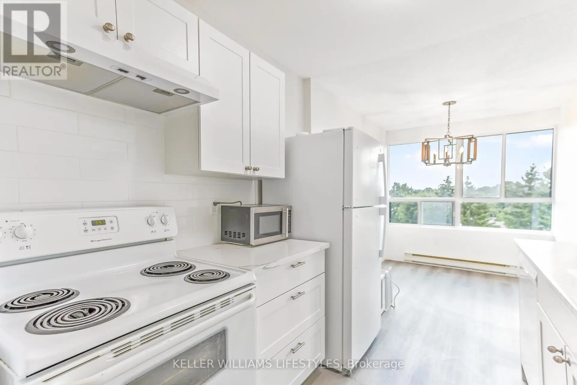 #609 600 GRENFELL DRIVE - Image 5