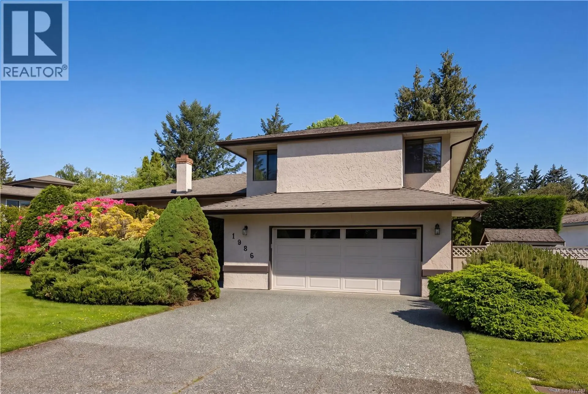 Property at 1986 Wenman Dr, Saanich, BC