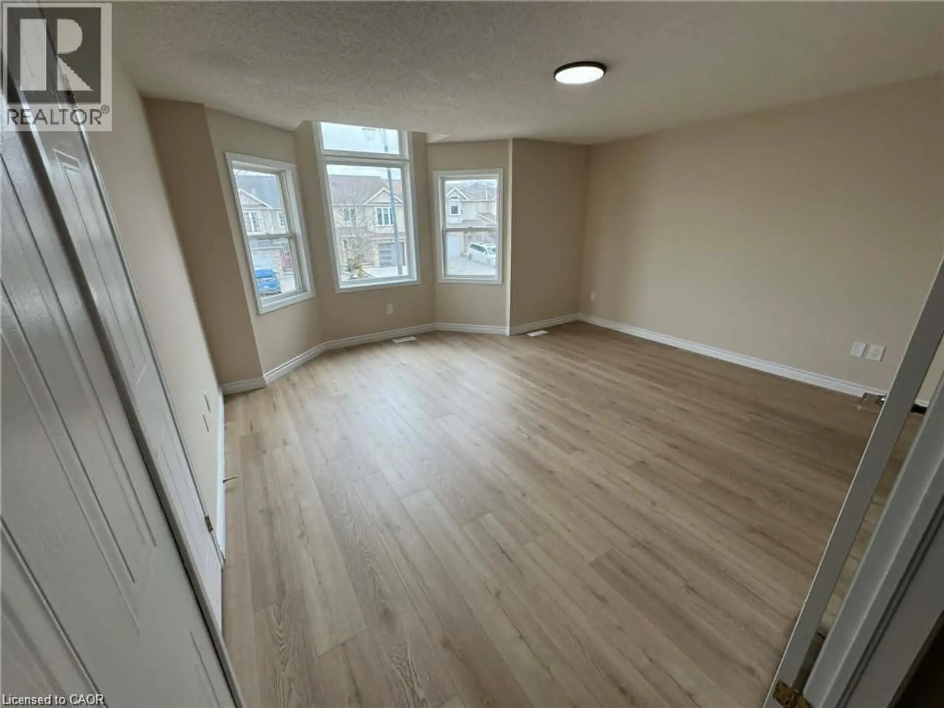 725 PARIS Boulevard - Image 15