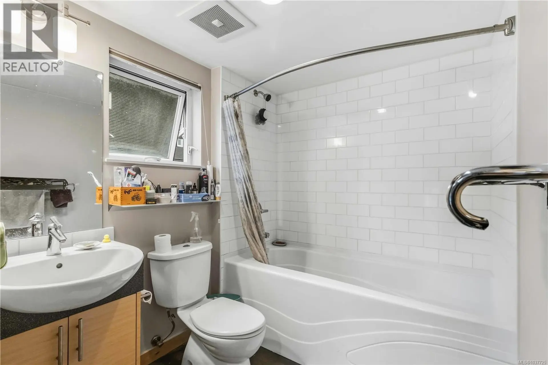 #304 787 Tyee Rd - Image 11