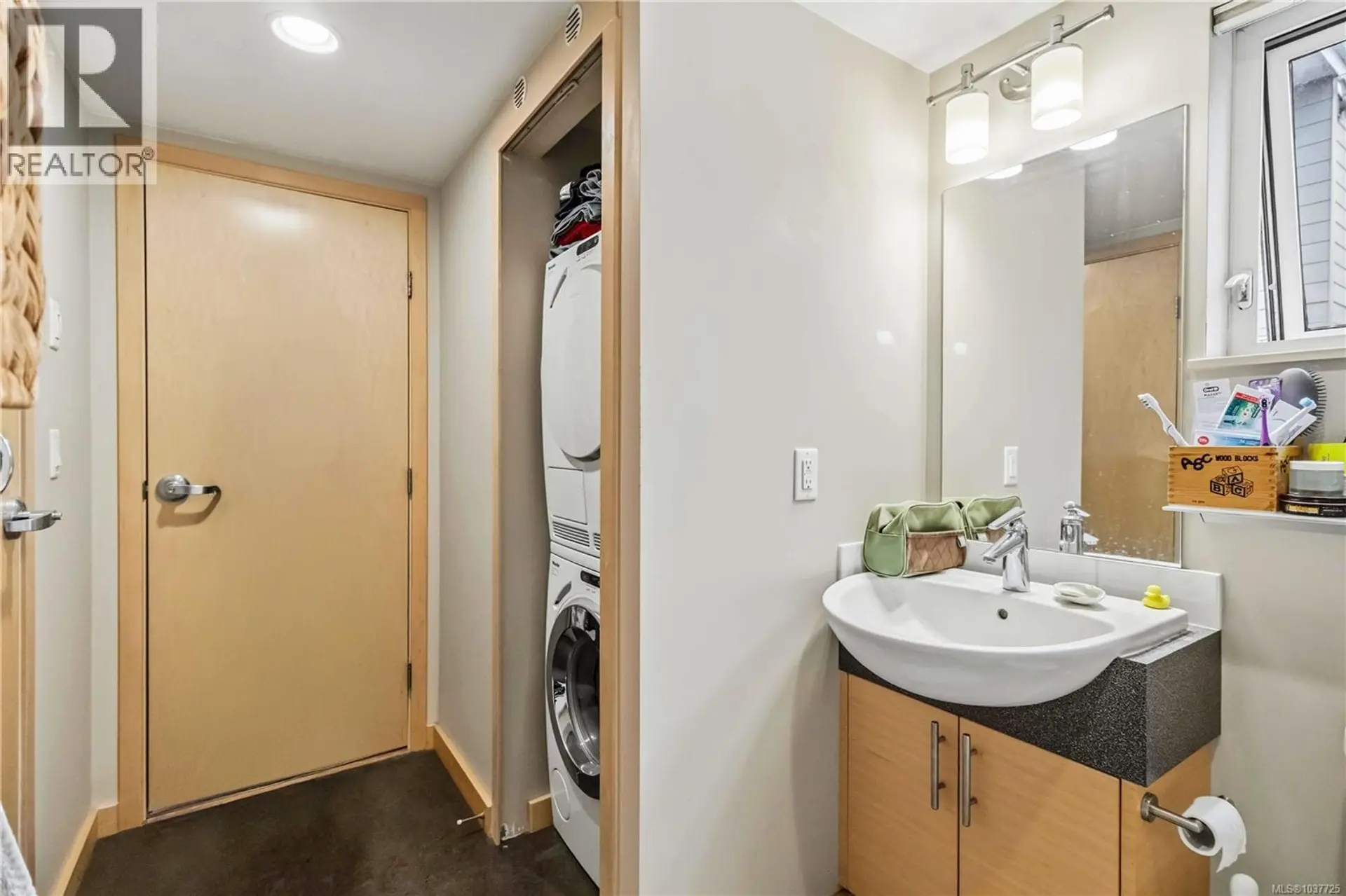 #304 787 Tyee Rd - Image 12