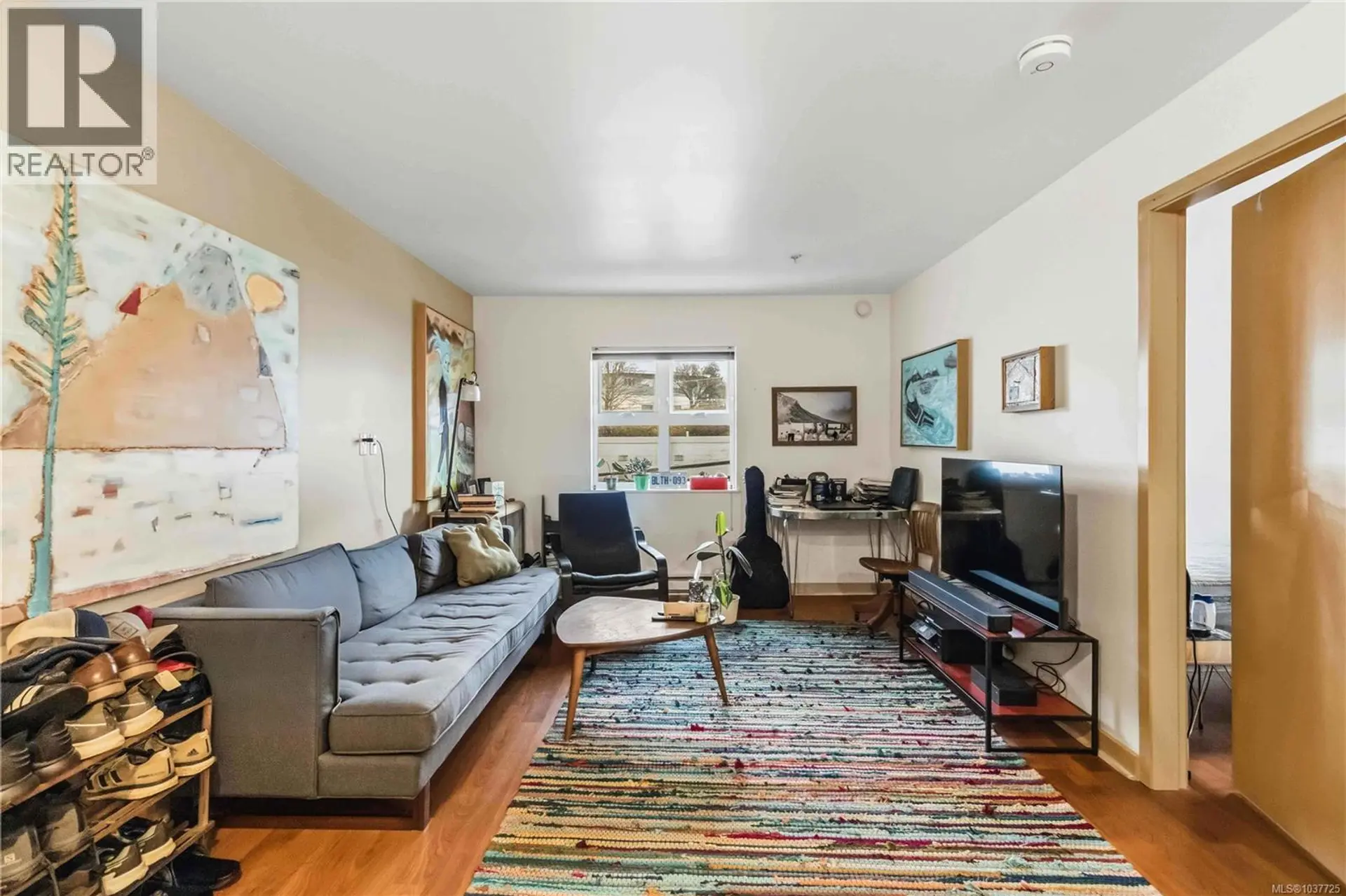 #304 787 Tyee Rd - Image 2