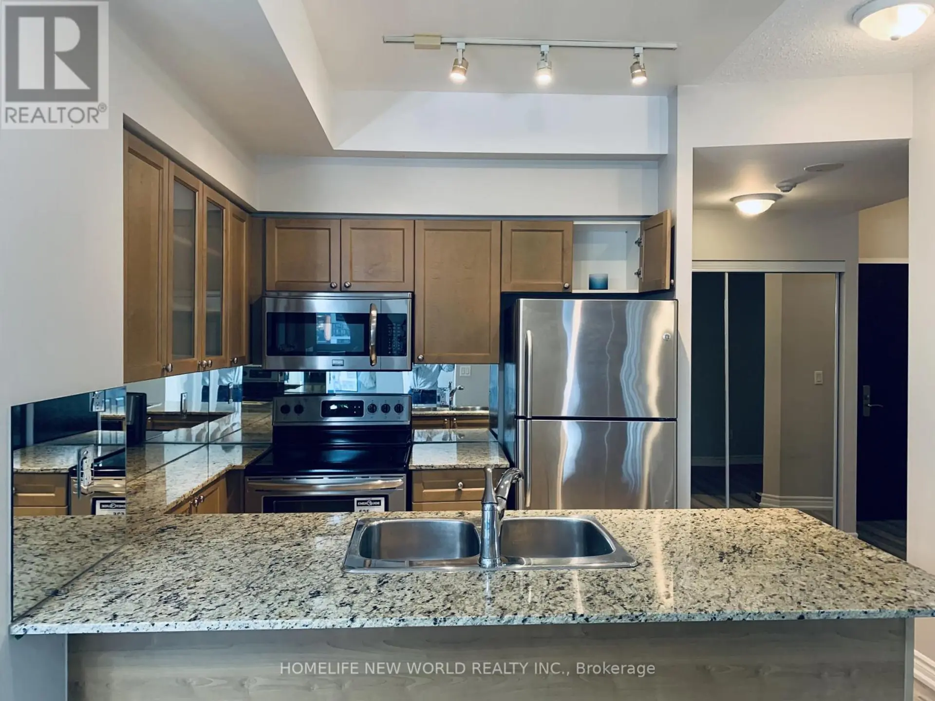 #3305 761 BAY STREET - Image 8