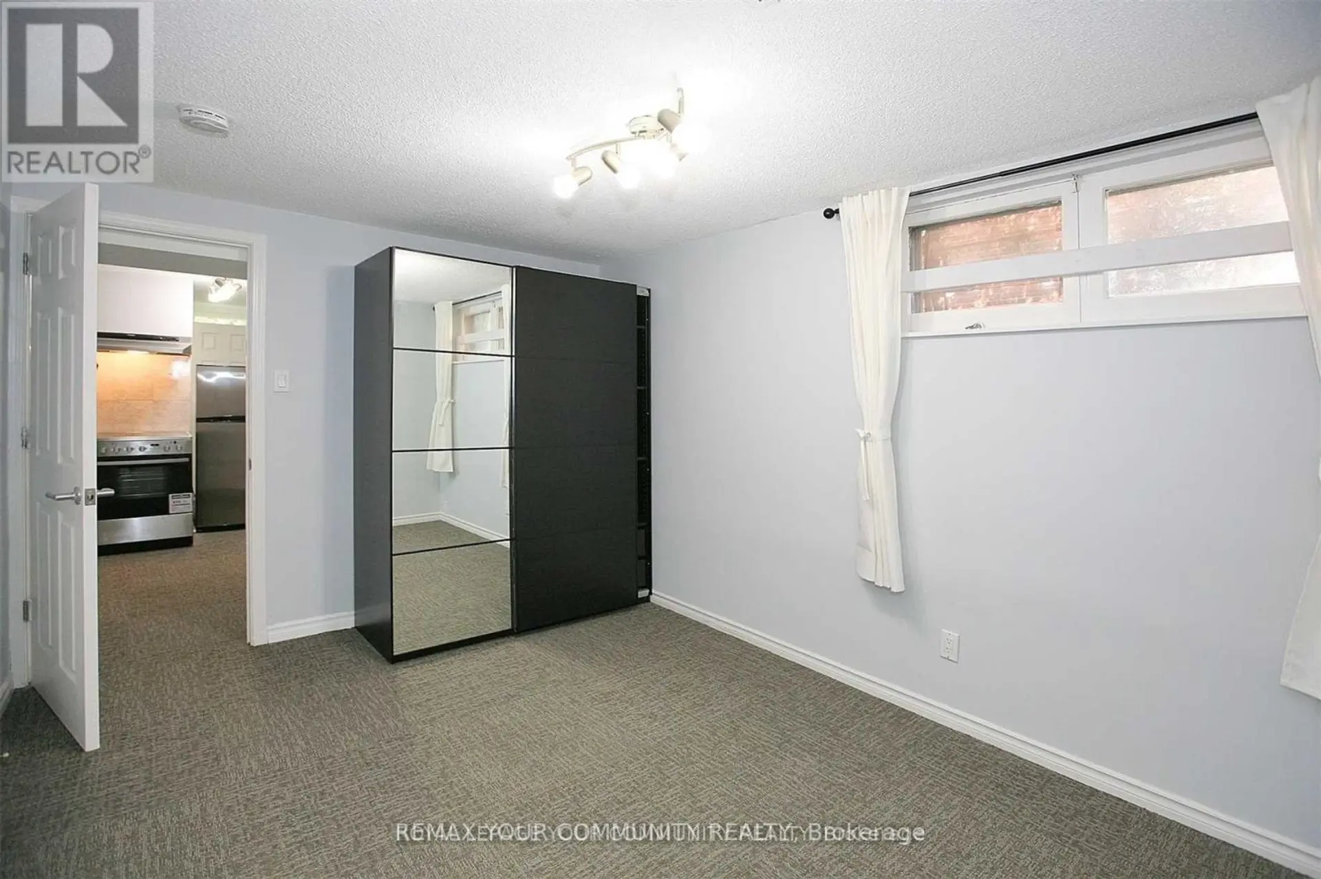 8 STANWOOD CRESCENT - Image 11